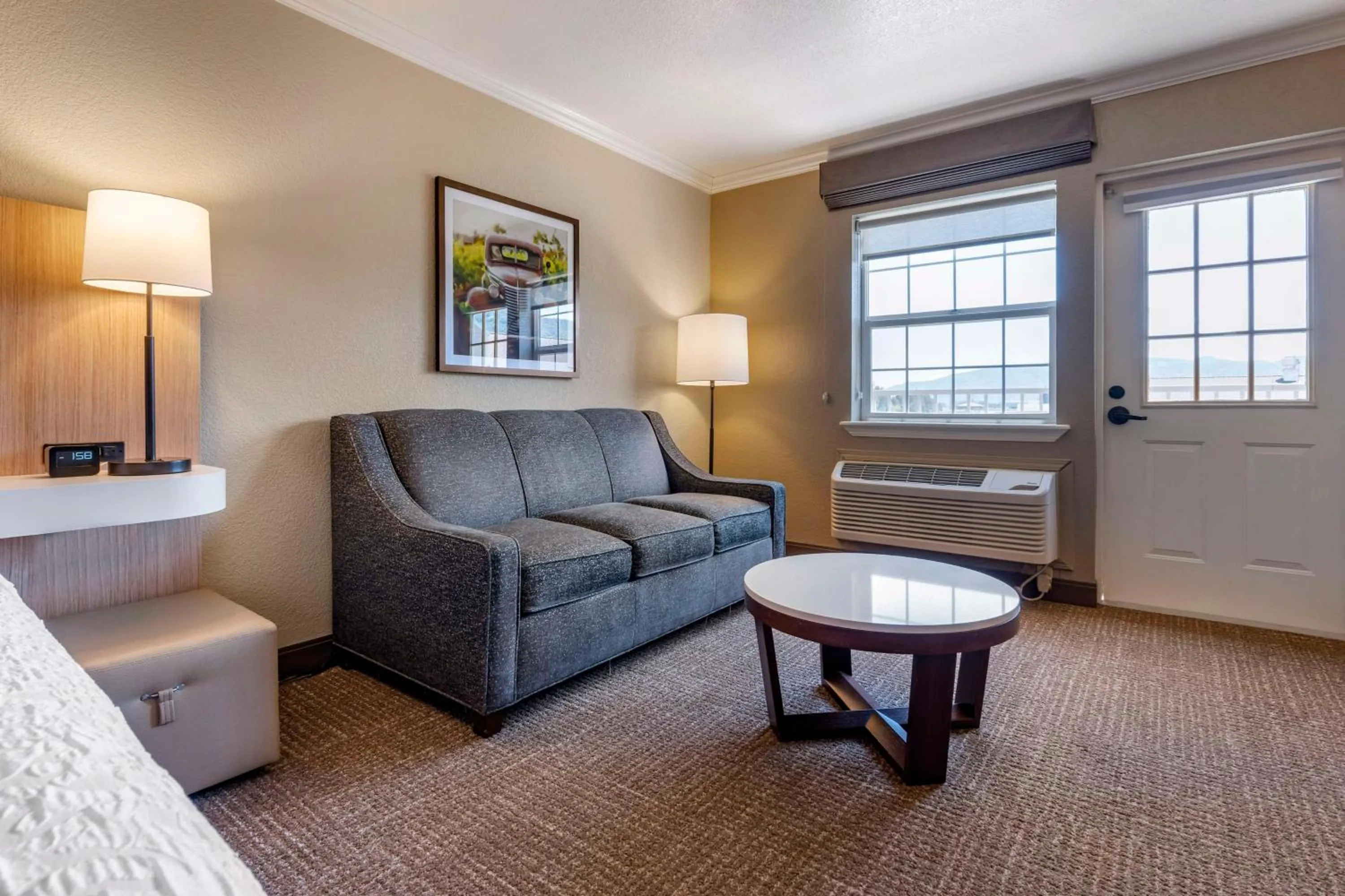 King Studio with Sofa Bed - Non-Smoking in Hampton Inn Ukiah