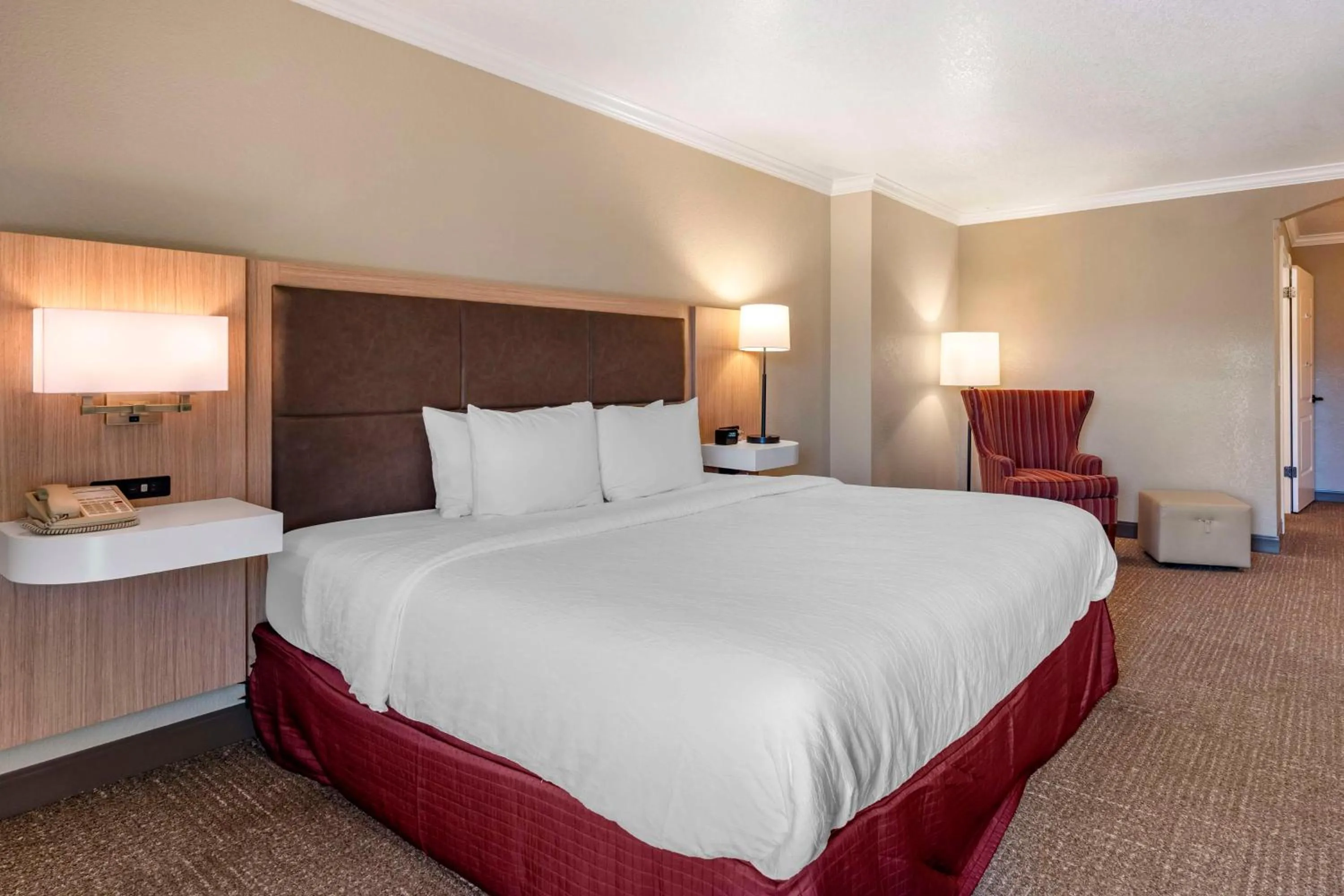 King Room with Bath Tub - Disability Access - Non-Smoking in Hampton Inn Ukiah