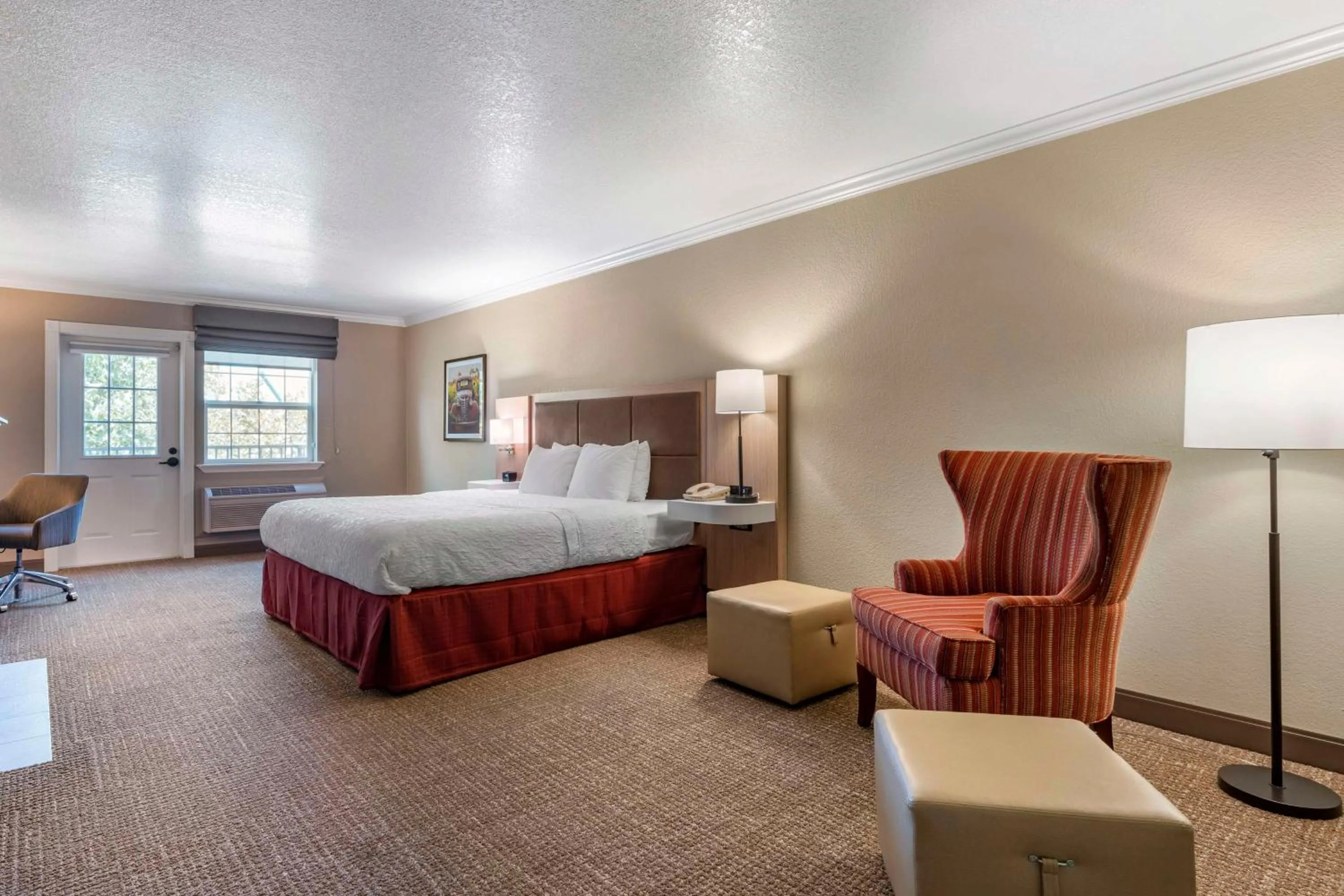 King Room with City View - Non-Smoking in Hampton Inn Ukiah