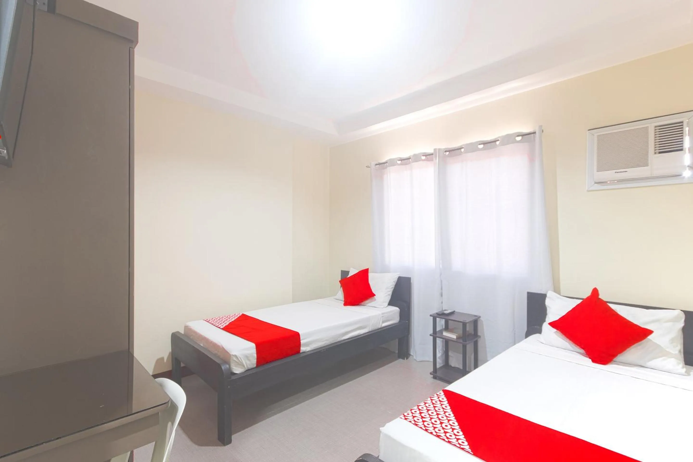 Deluxe Twin Room in OYO 567 Blue Horizon Hostel