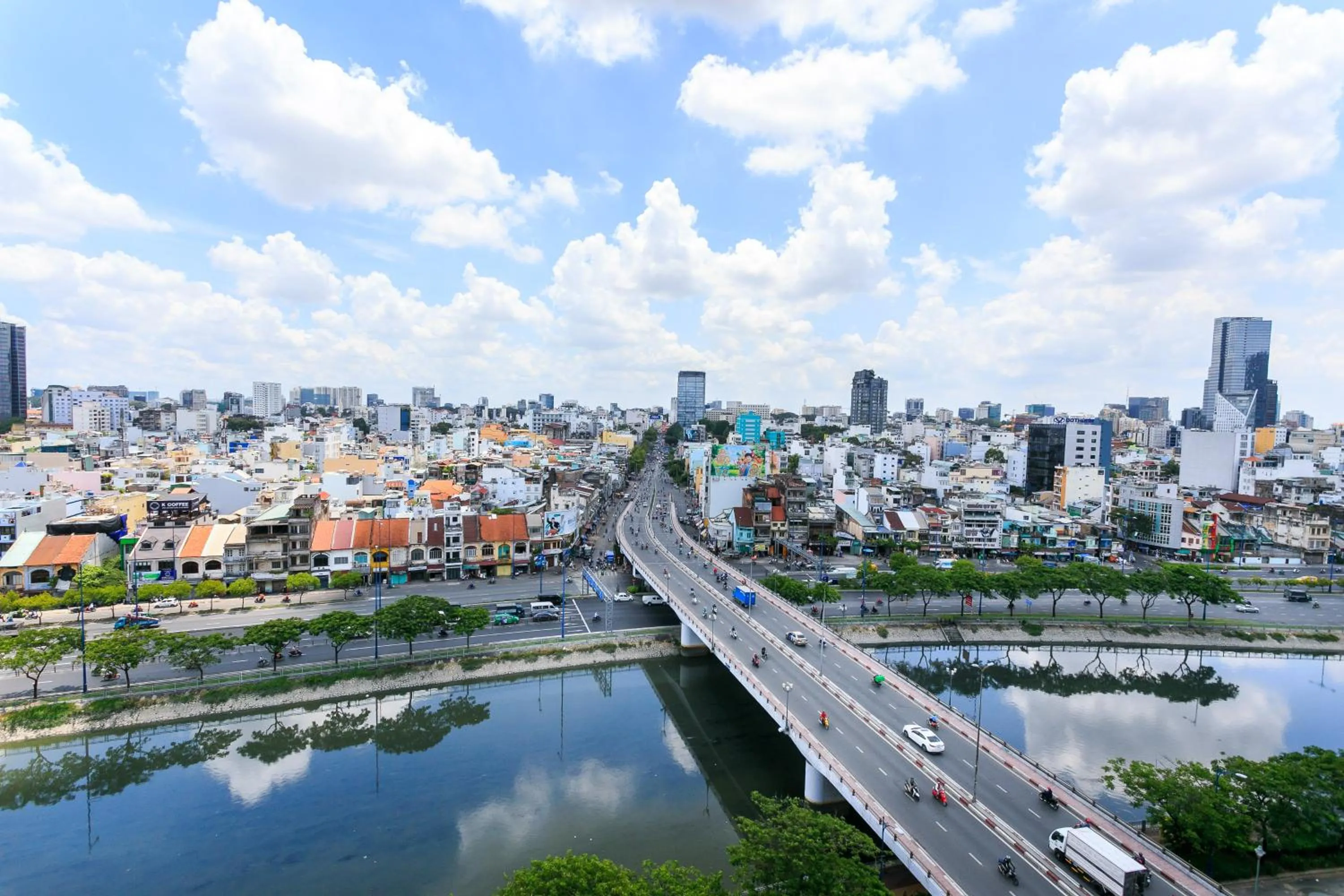 Three-Bedroom Apartment in TeeUp Home - Infinity Pool Signature
