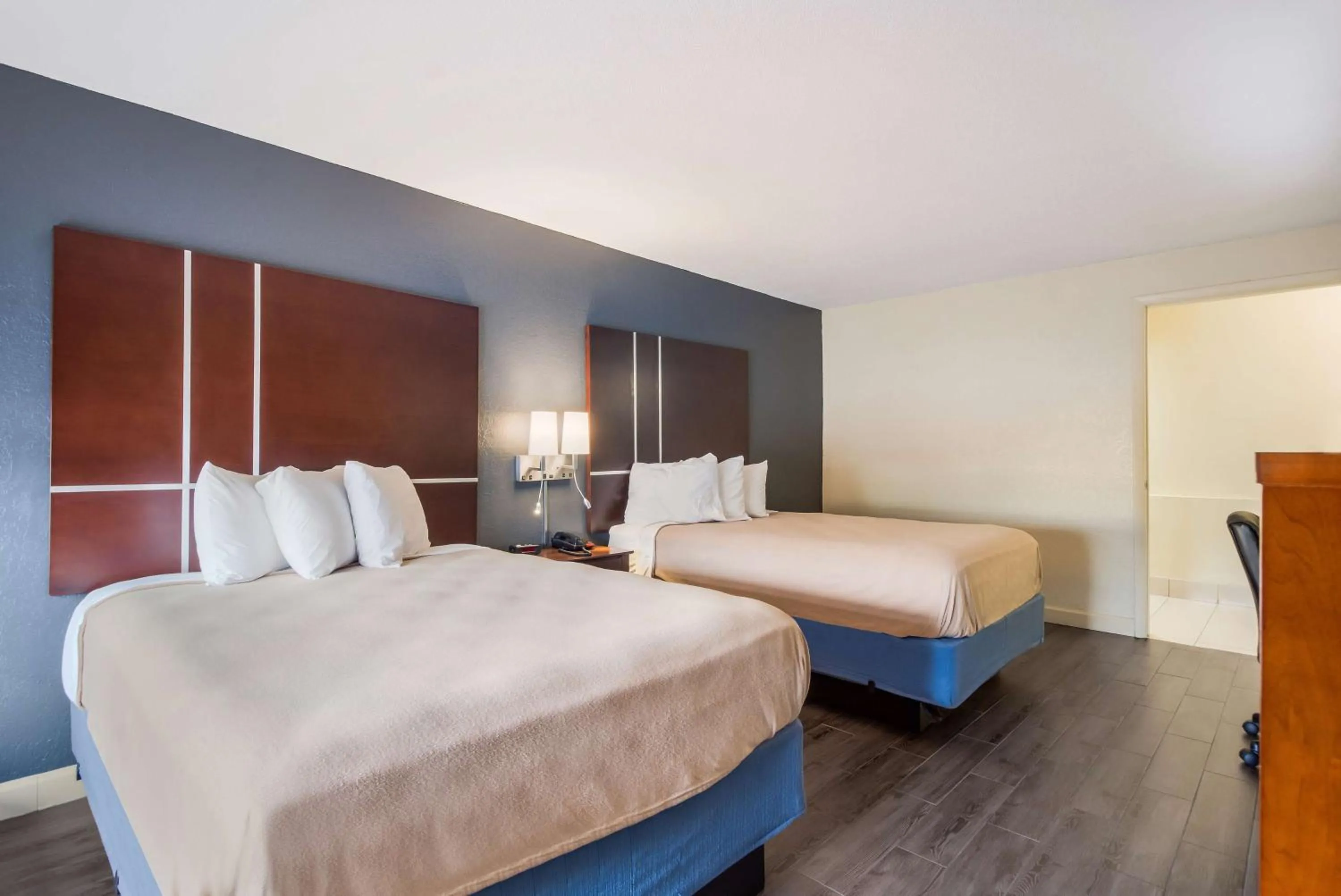 Double Room with Two Double Beds and Mobility Accessible Tub in SureStay Hotel by Best Western Sarasota Lido Beach