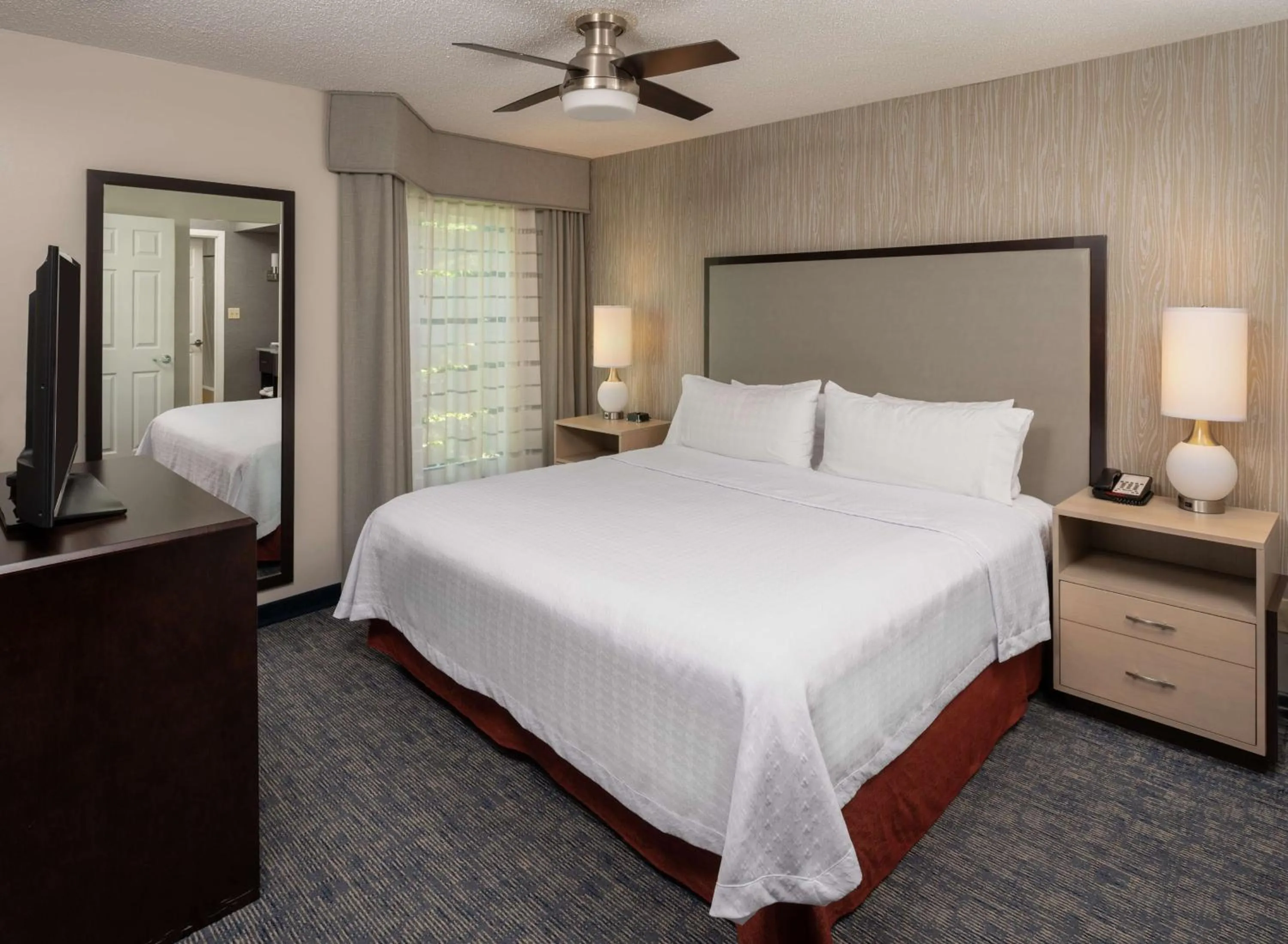 King Room with Sofa Bed - Hearing Accessible in Homewood Suites by Hilton Chicago - Schaumburg