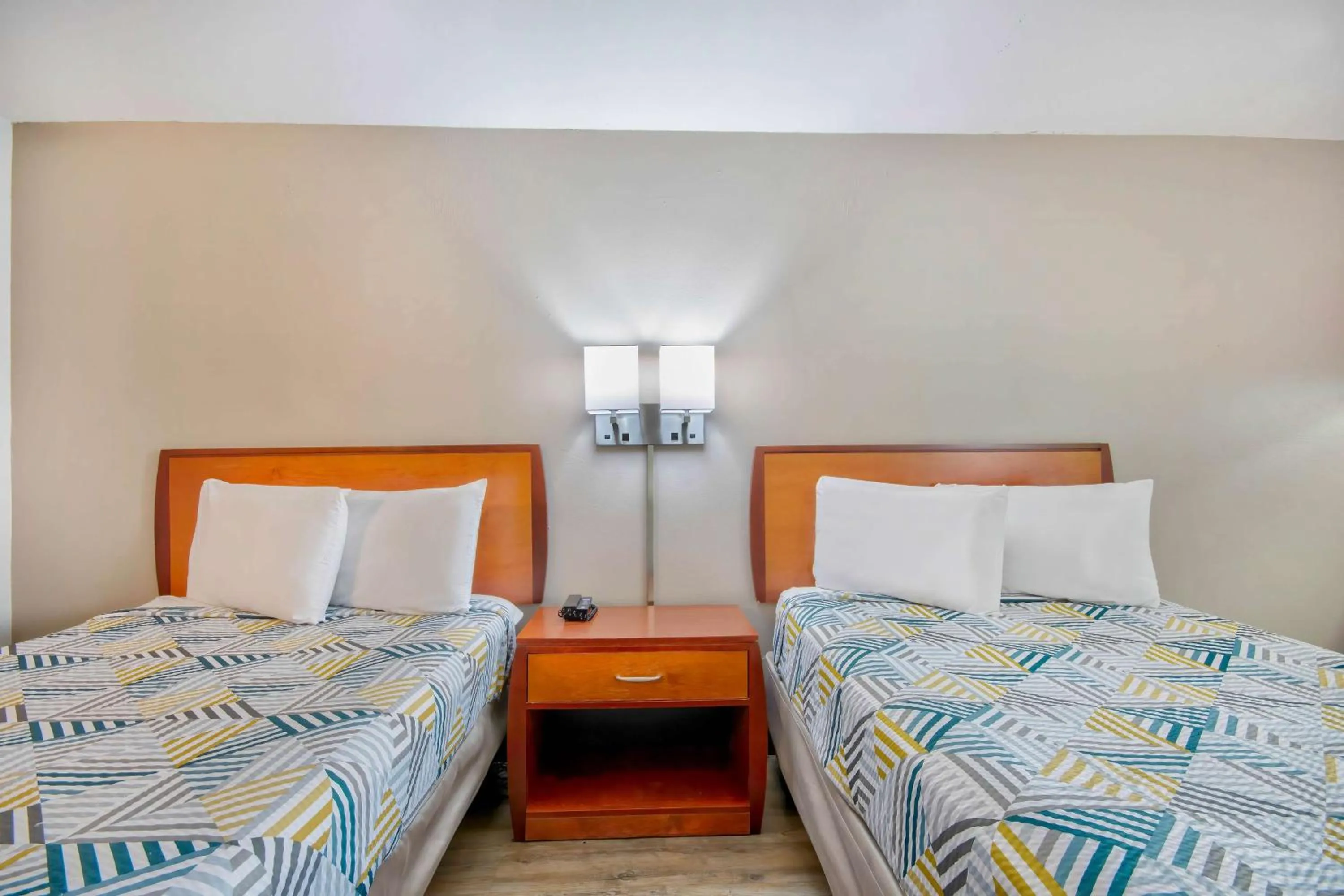 Quadruple Room - Non-Smoking in Motel 6-Abbeville, LA