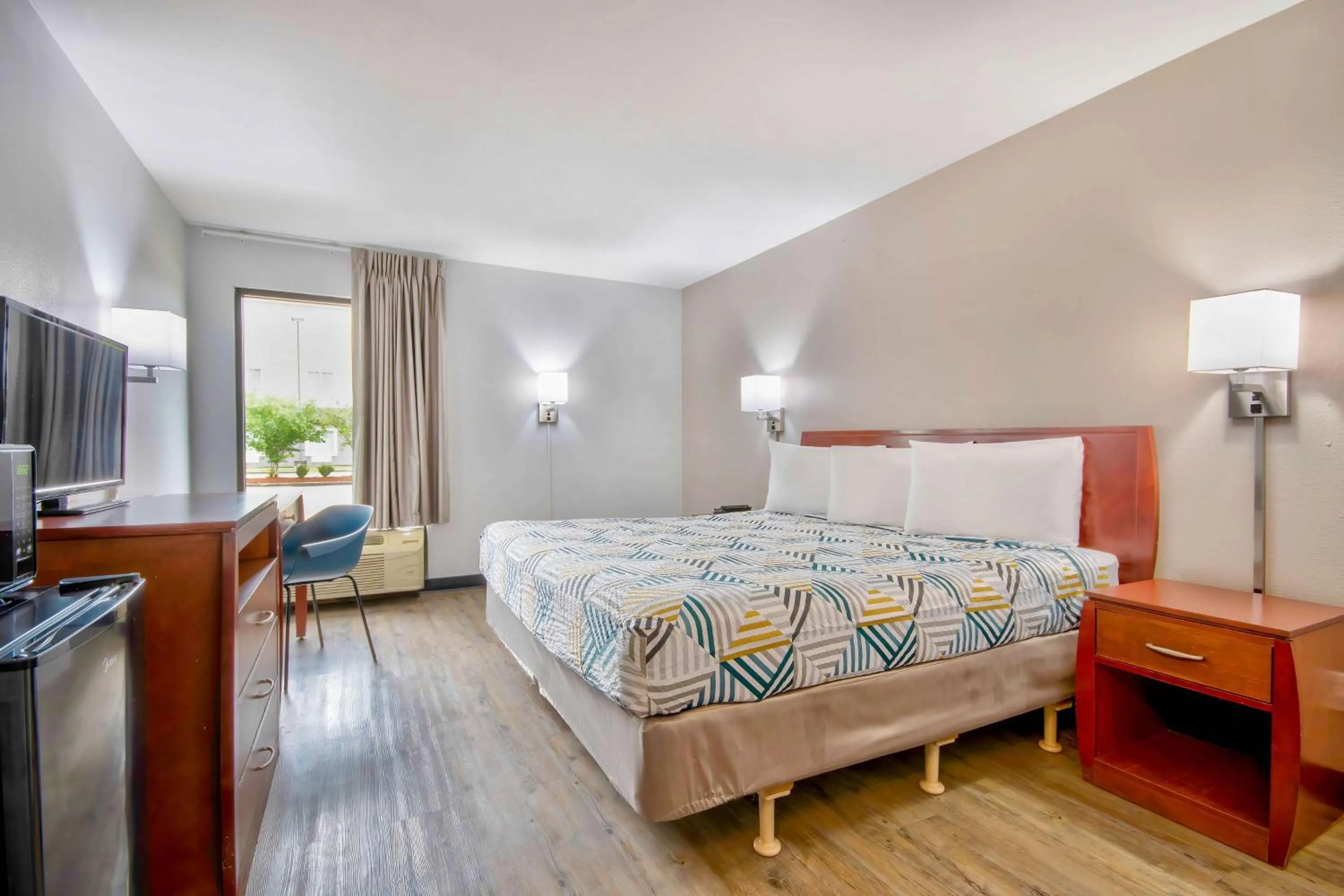 King Room - Disability Access - Non-Smoking in Motel 6-Abbeville, LA