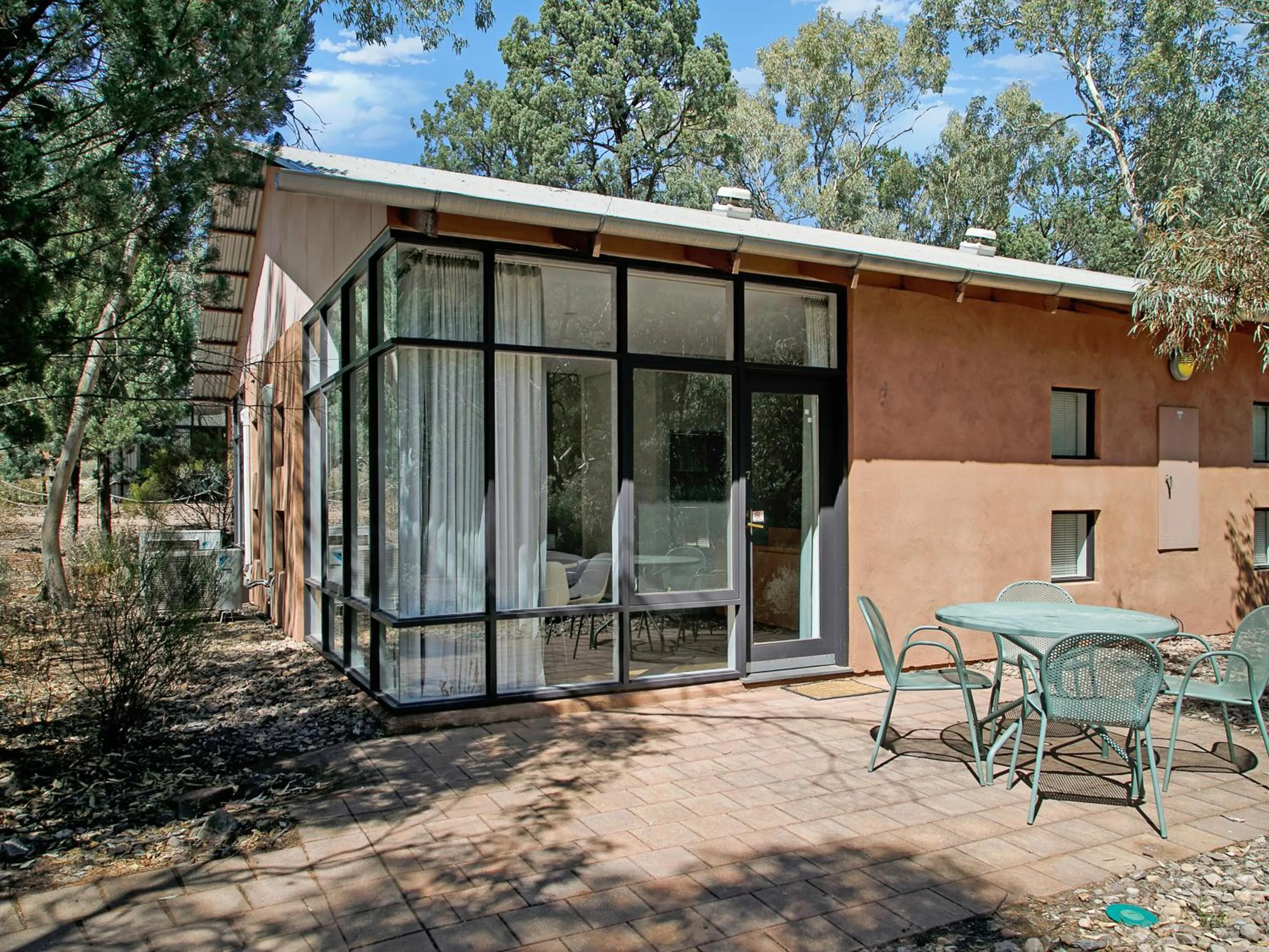 Heysen Deluxe Double or Twin Room in Discovery Resorts - Wilpena Pound