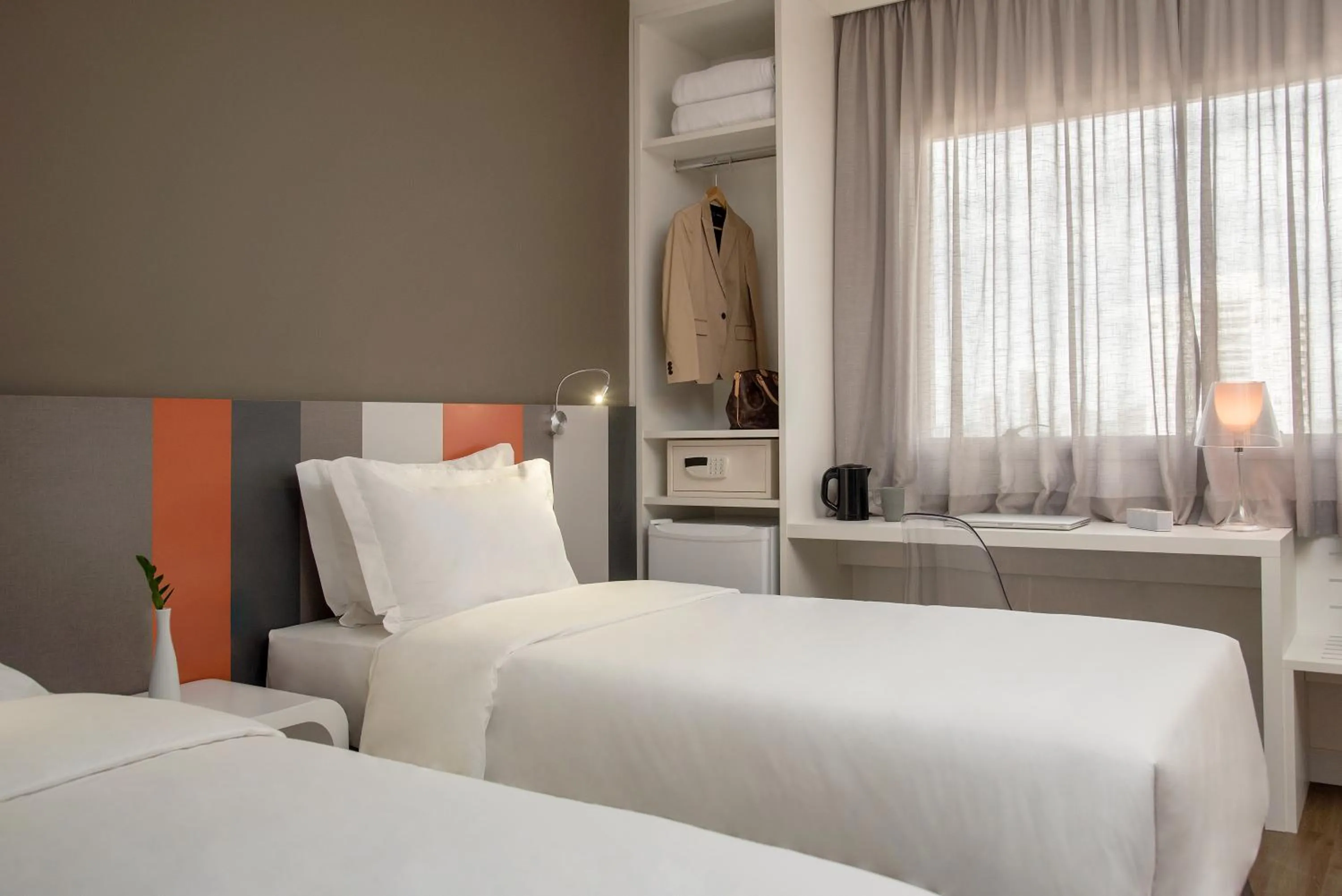 Deluxe Twin - single occupancy - 2 Single Beds in Intercity Bauru