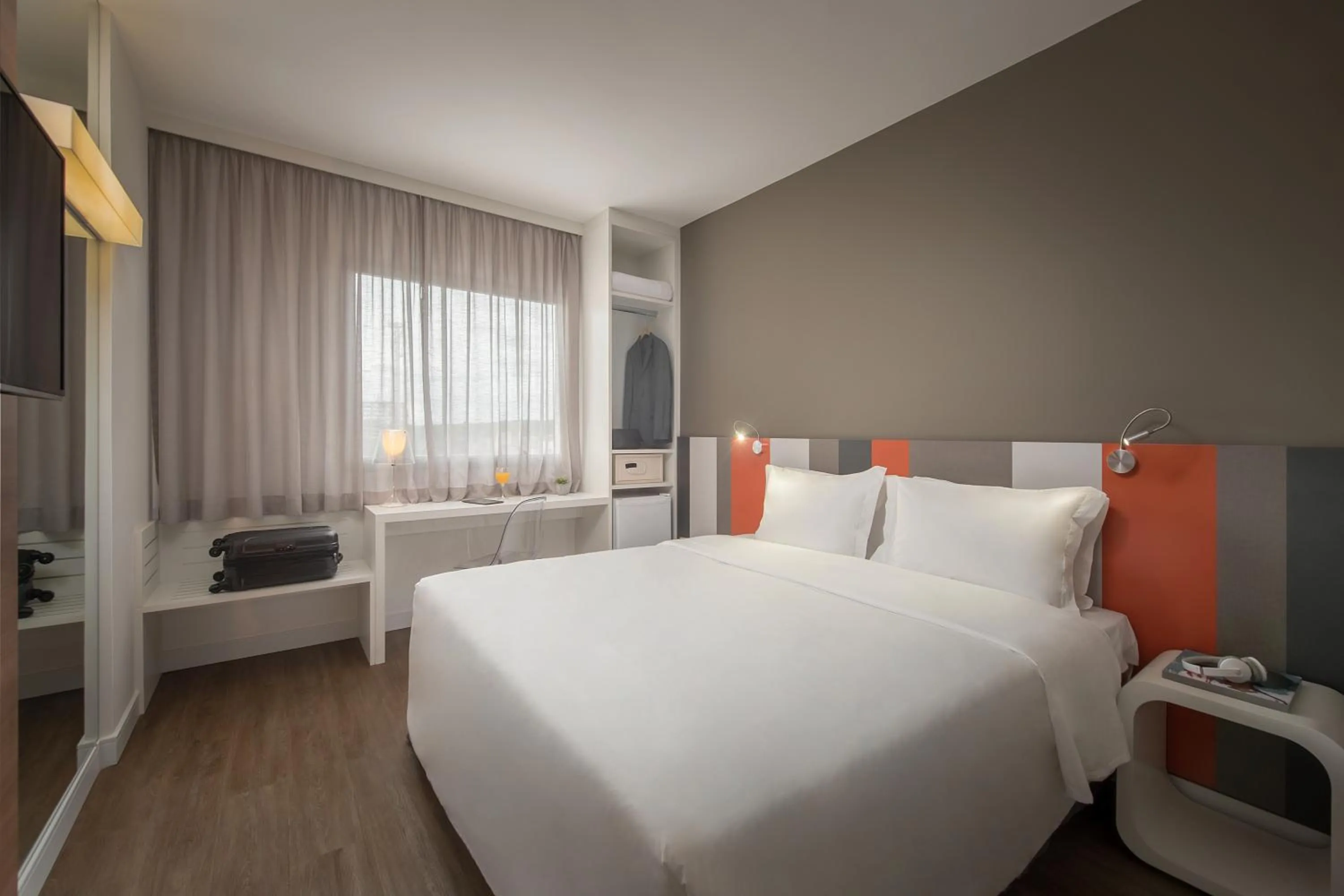 Standard Double Queen Bed - single occupancy in Intercity Bauru