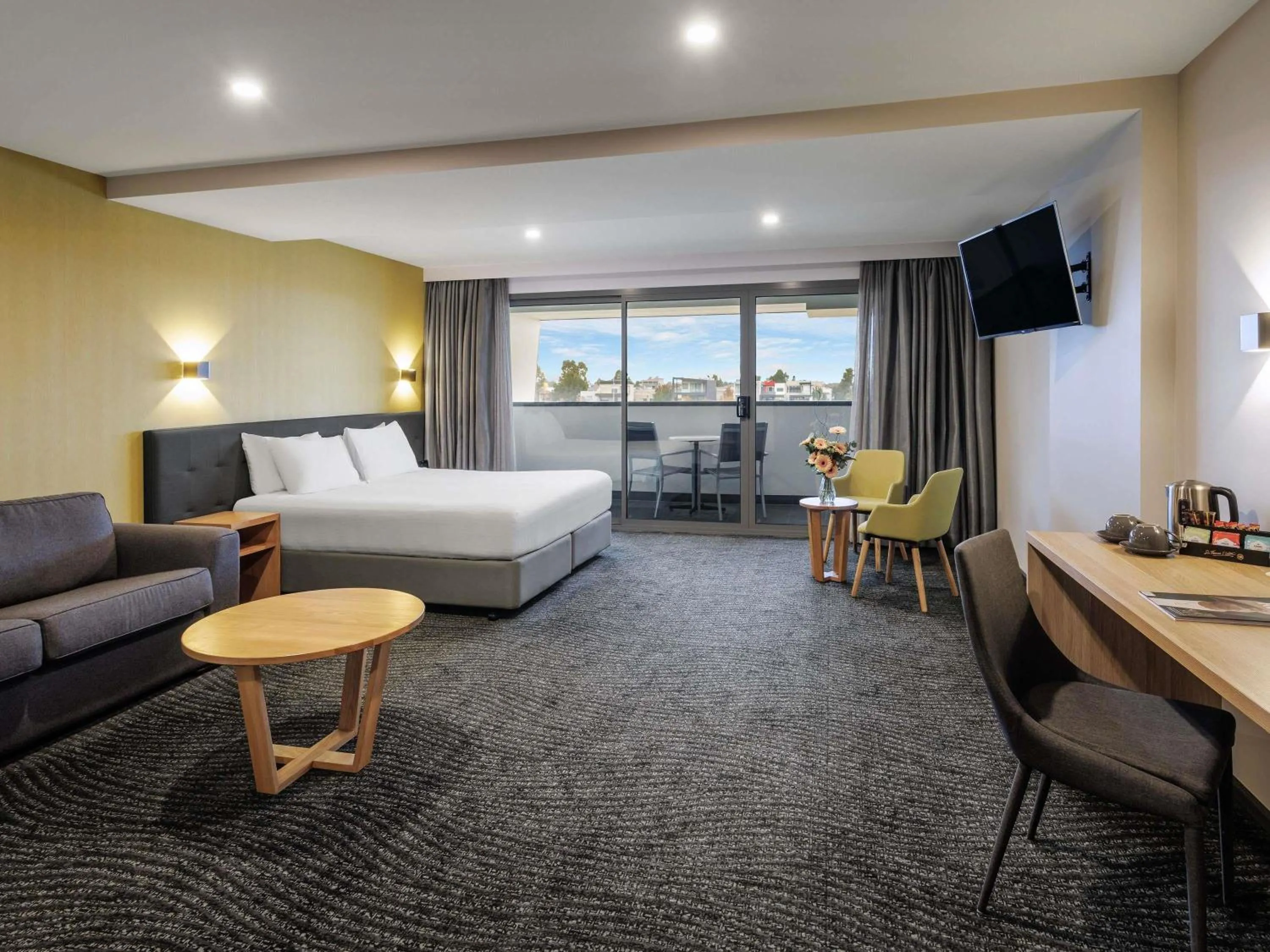Superior King Room in Mercure Melbourne Caroline Springs