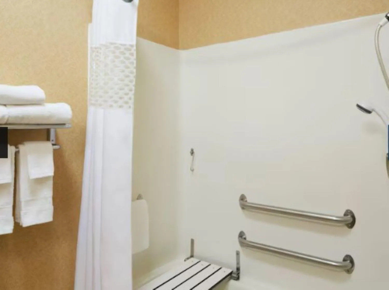 Queen Room with Two Queen Beds - Mobility Access/Non-Smoking in Hampton Inn Chicago-Tinley Park