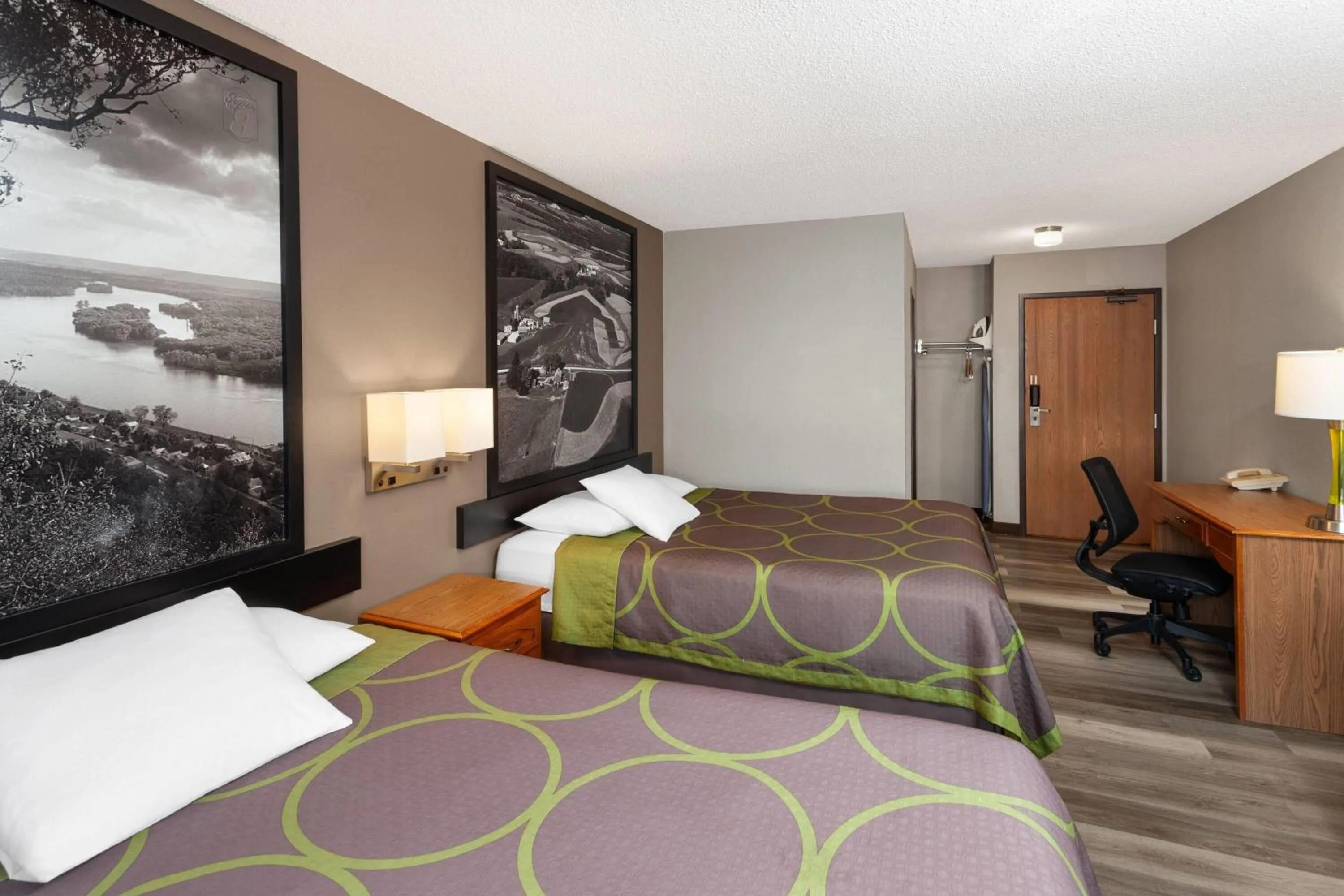 Queen Room with Two Queen Beds - Non-Smoking in Super 8 by Wyndham Green Bay Near Stadium