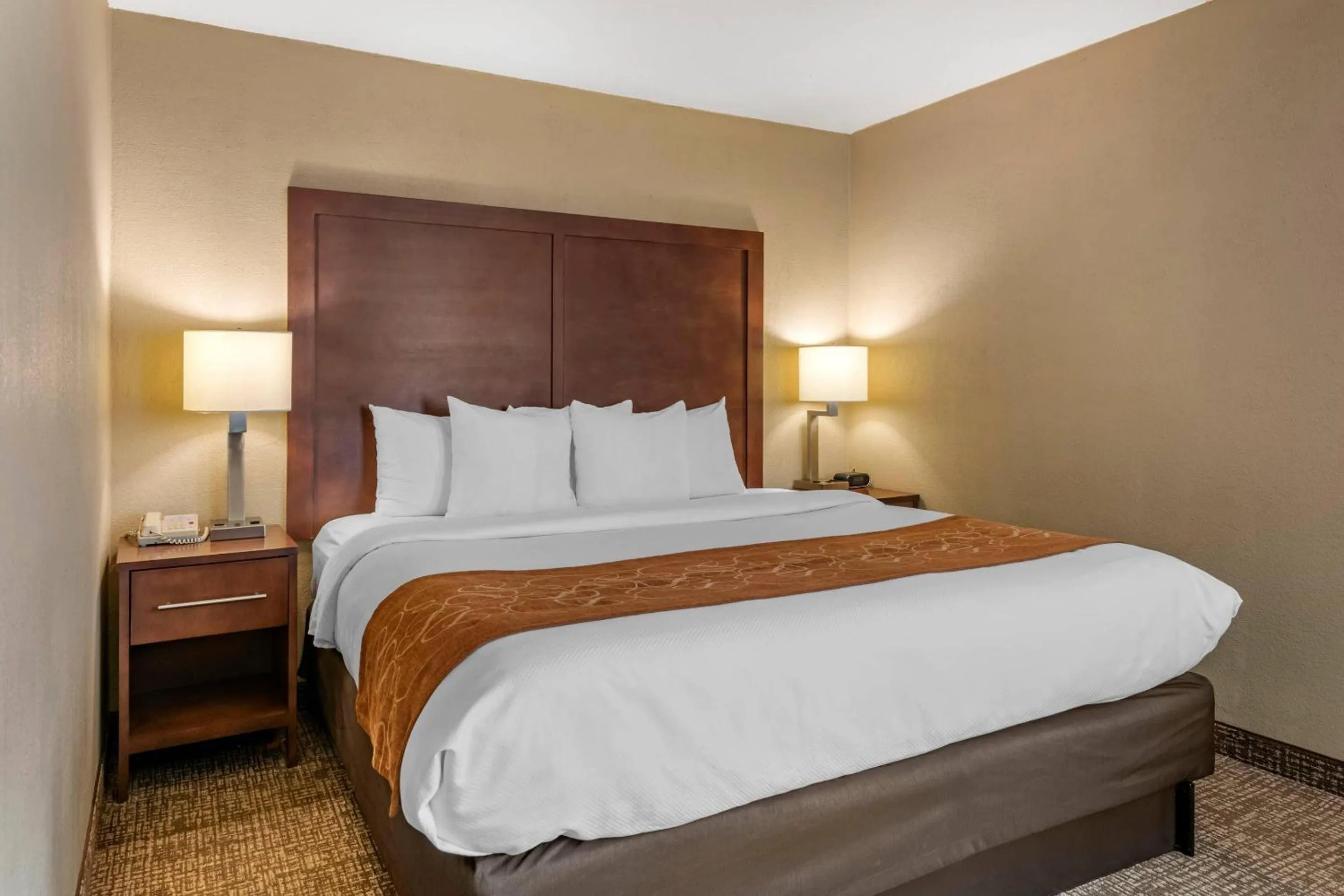 Corner King Suite - Non-Smoking in Comfort Suites Baymeadows Near Butler Blvd