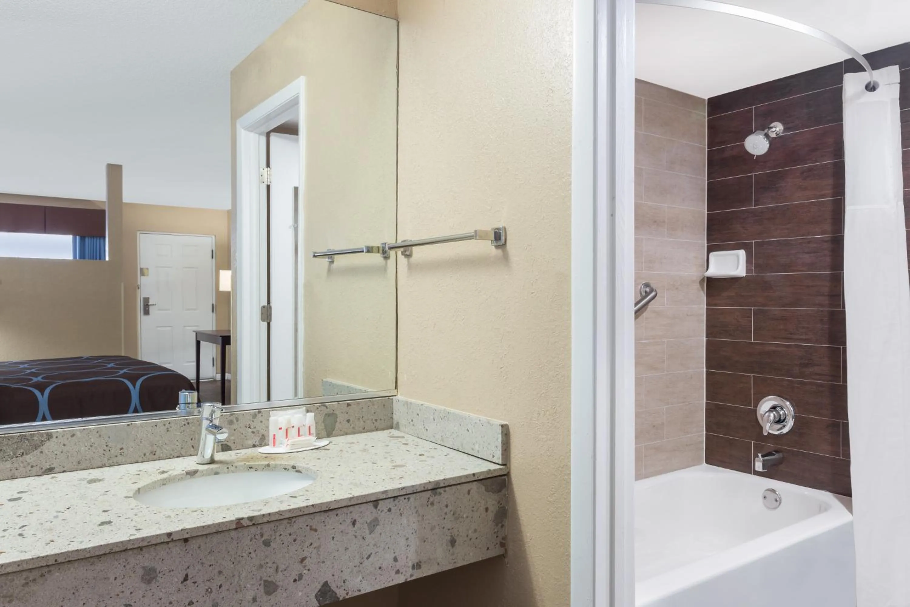 Queen Room - Mobility and Hearing Impaired Access/Smoking in Super 8 by Wyndham Ellenton Bradenton Area