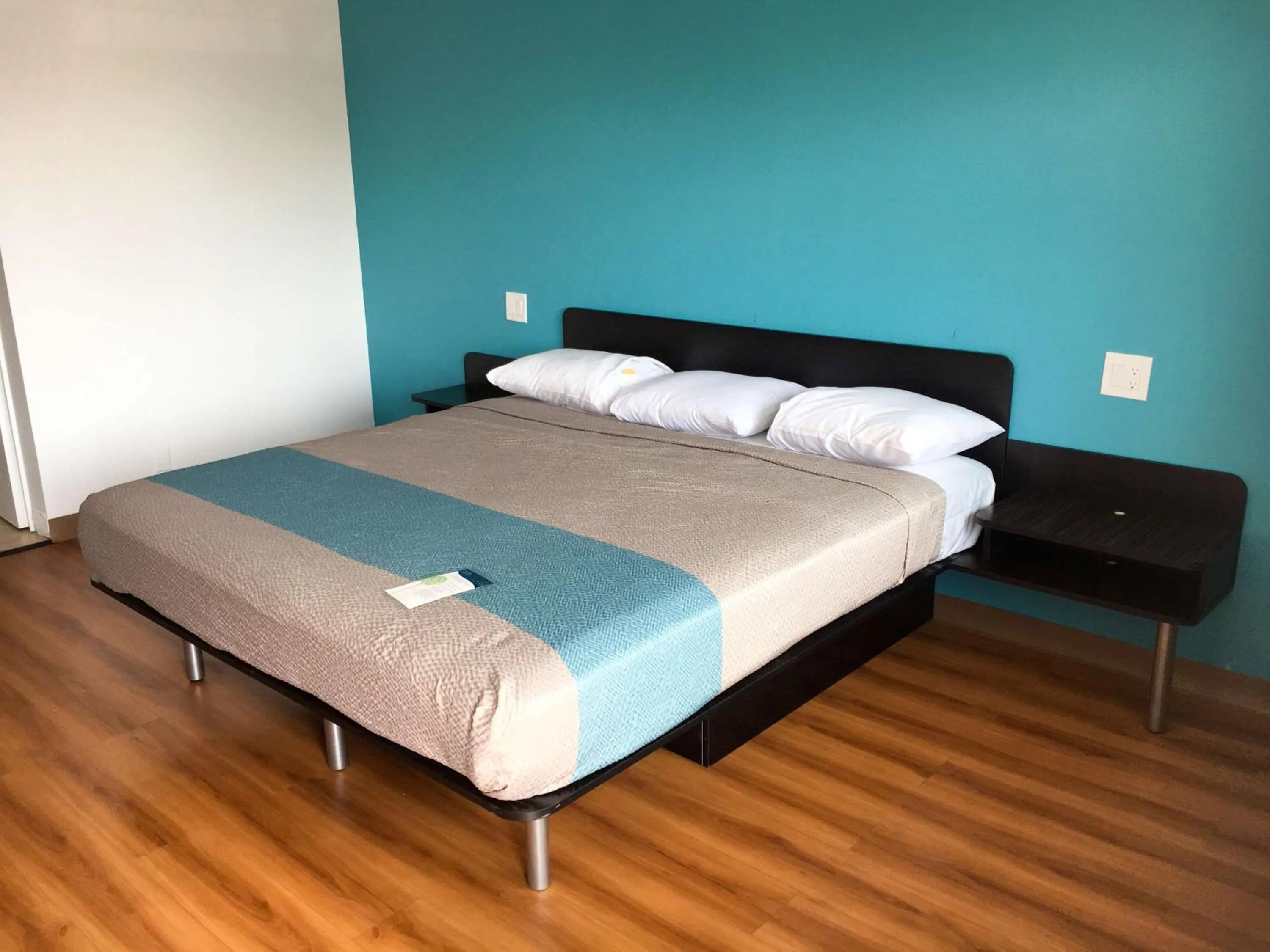 King Room - Disability Access - Non-Smoking in Motel 6-Norwalk, CA