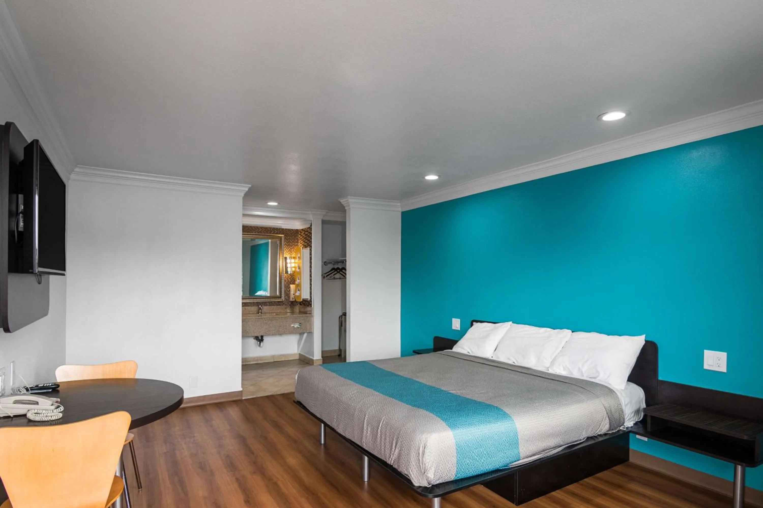 Deluxe King Room - Smoking in Motel 6-Norwalk, CA