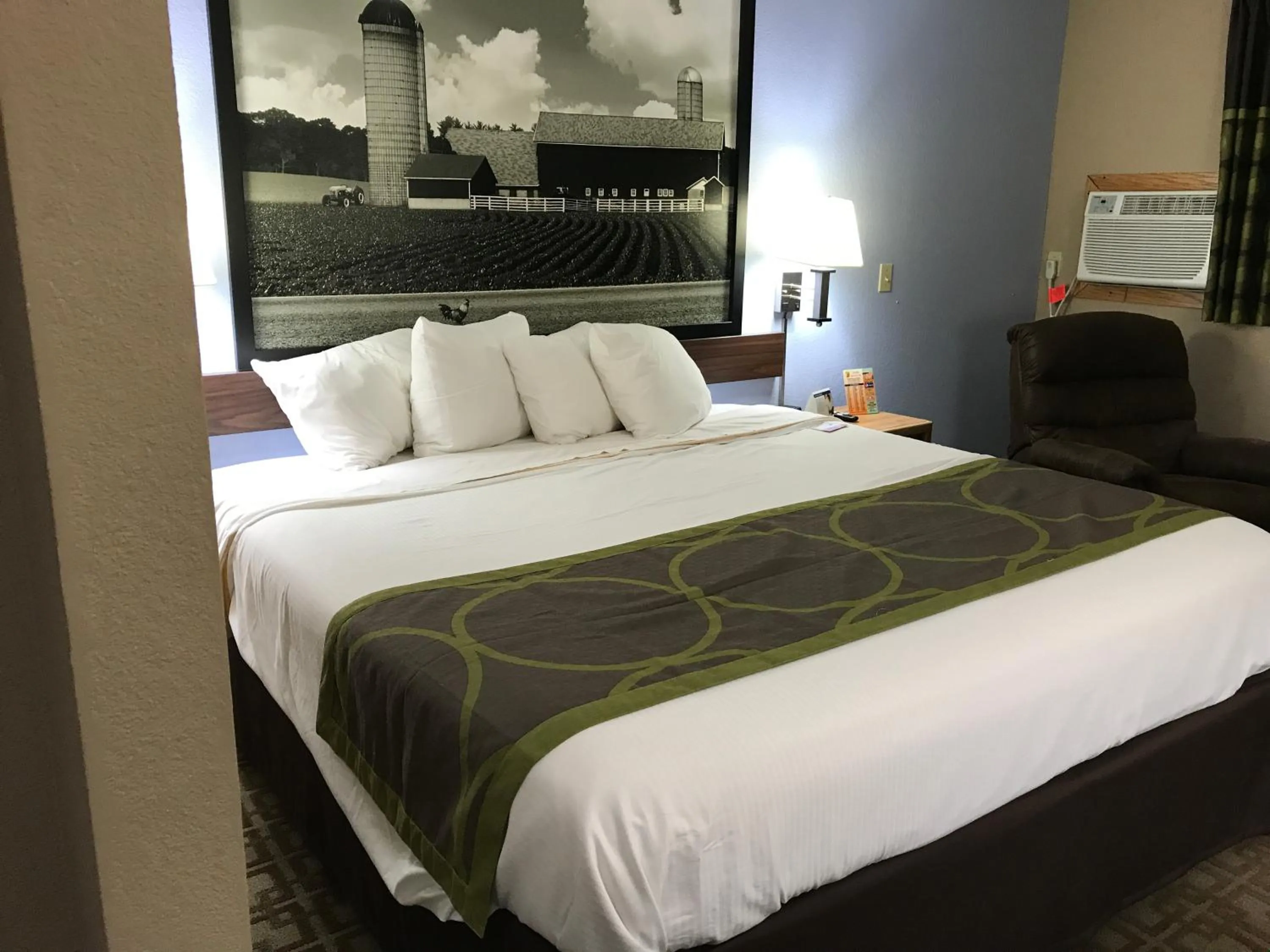 King Room - Non-Smoking in Super 8 by Wyndham Omaha/West Dodge