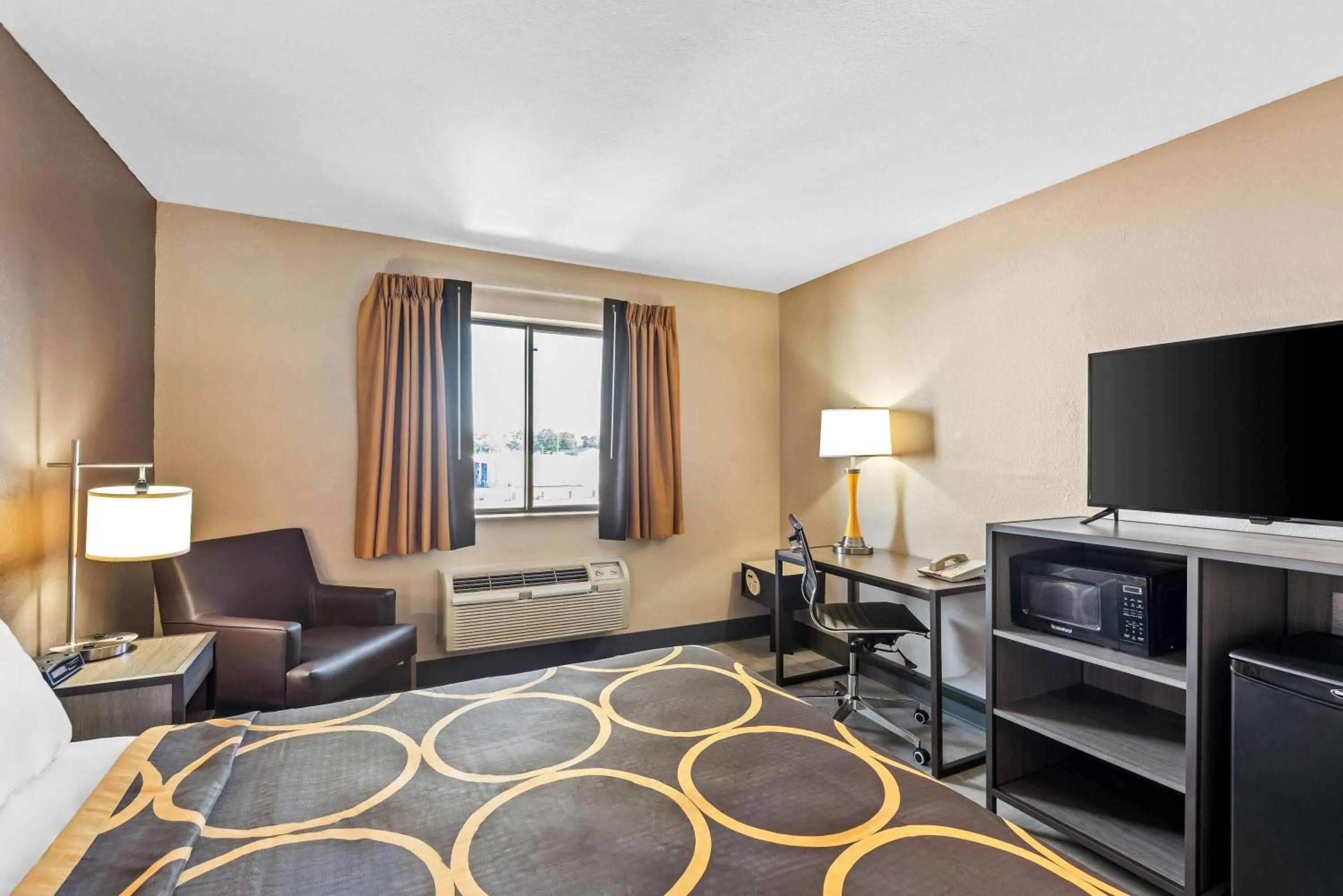 King Room - Disability Access/Non-Smoking in Super 8 by Wyndham Terre Haute