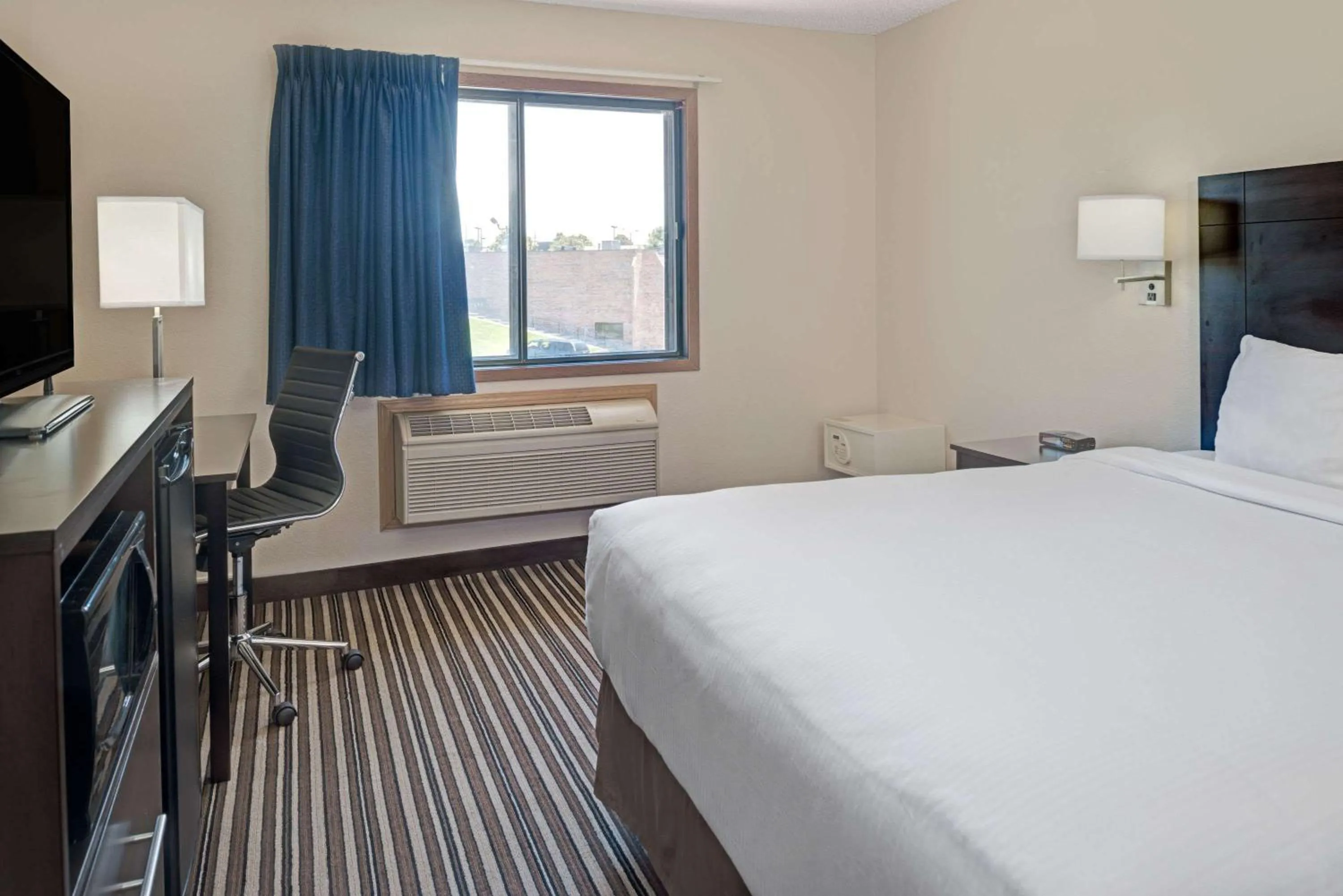 King Room - Non-Smoking in Super 8 by Wyndham Omaha I-80 West