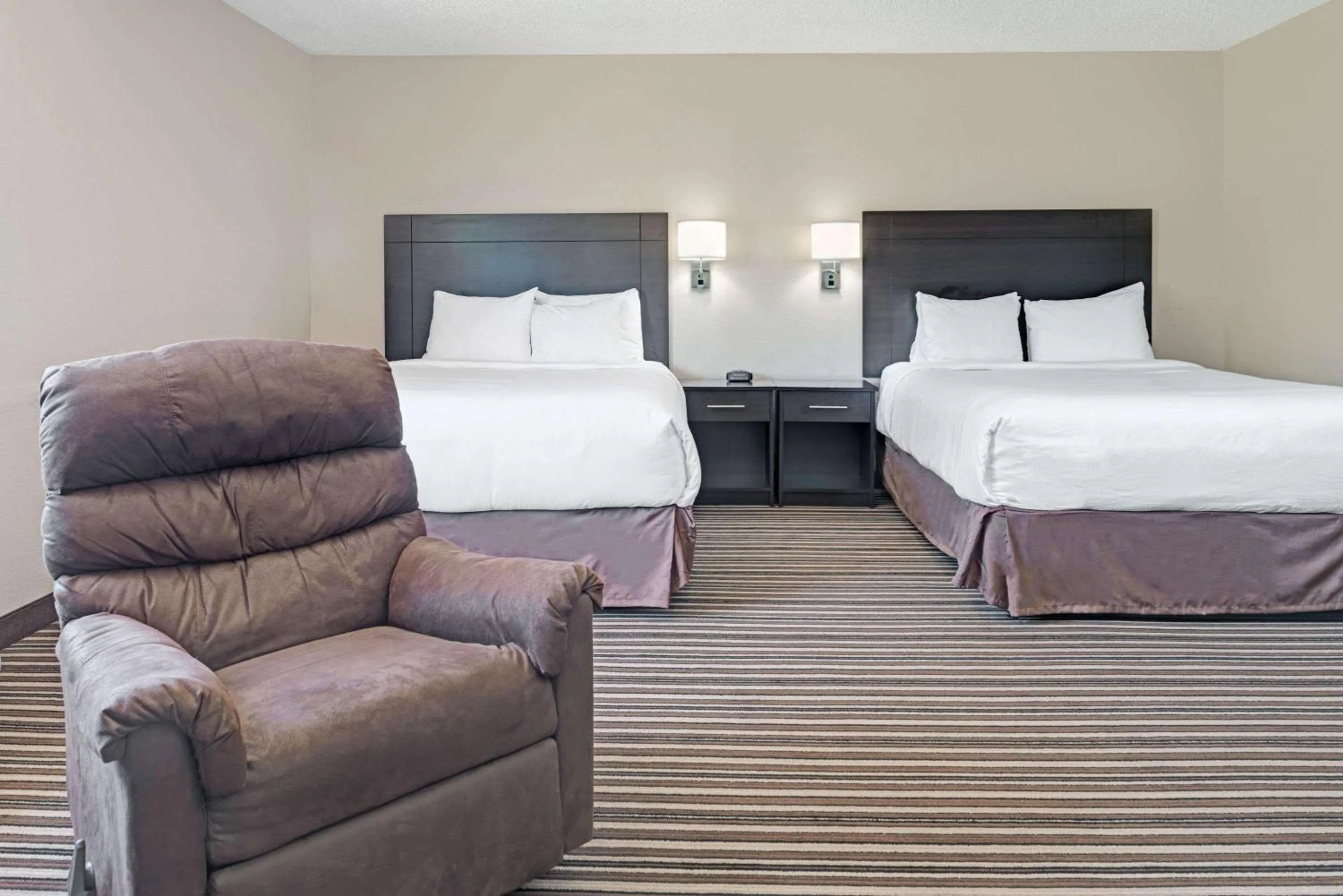 Queen Room with Two Queen Beds - Non-Smoking in Super 8 by Wyndham Omaha I-80 West