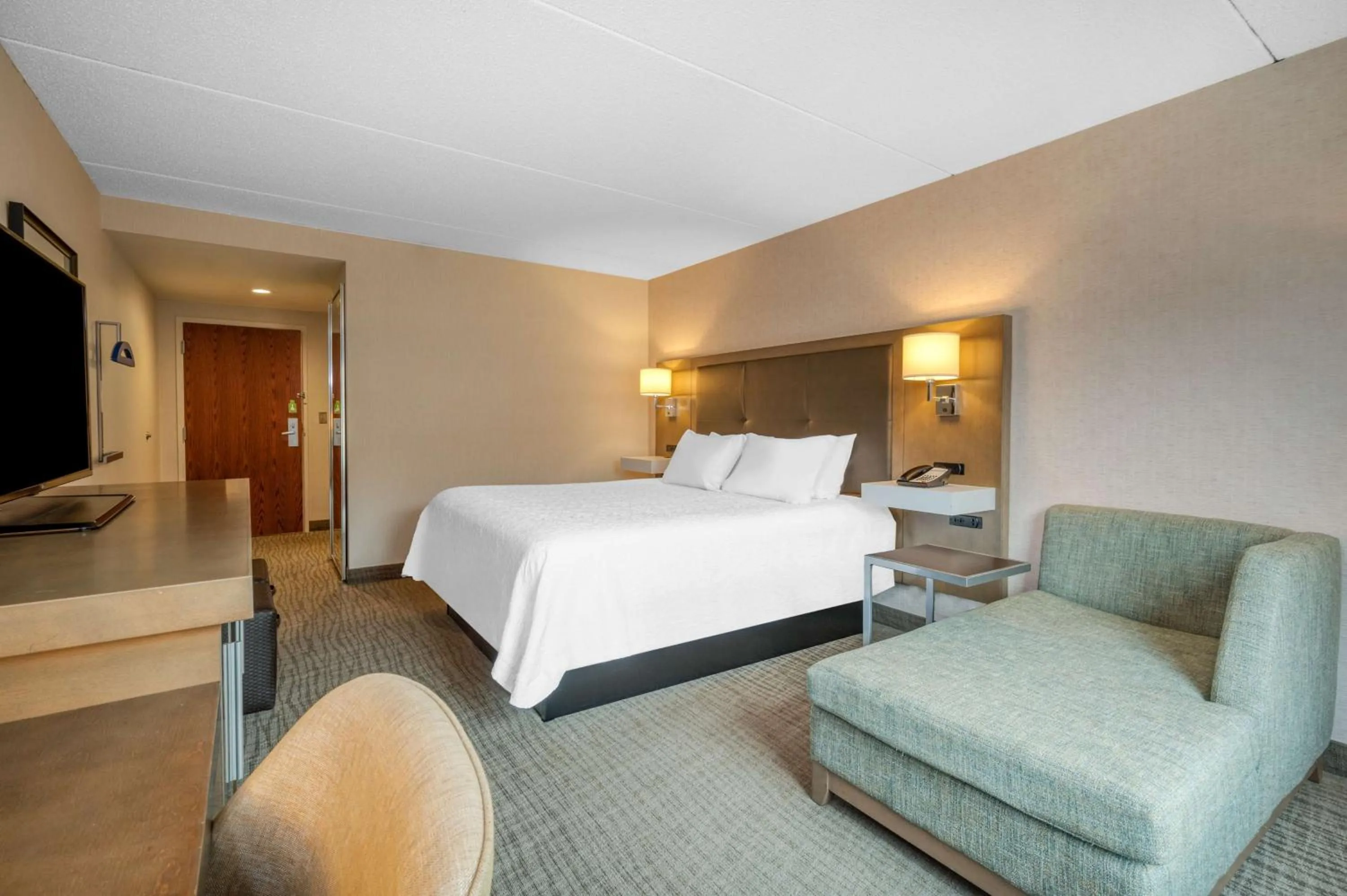 King Room with King Bed - Non-Smoking in Hampton Inn Raynham-Taunton