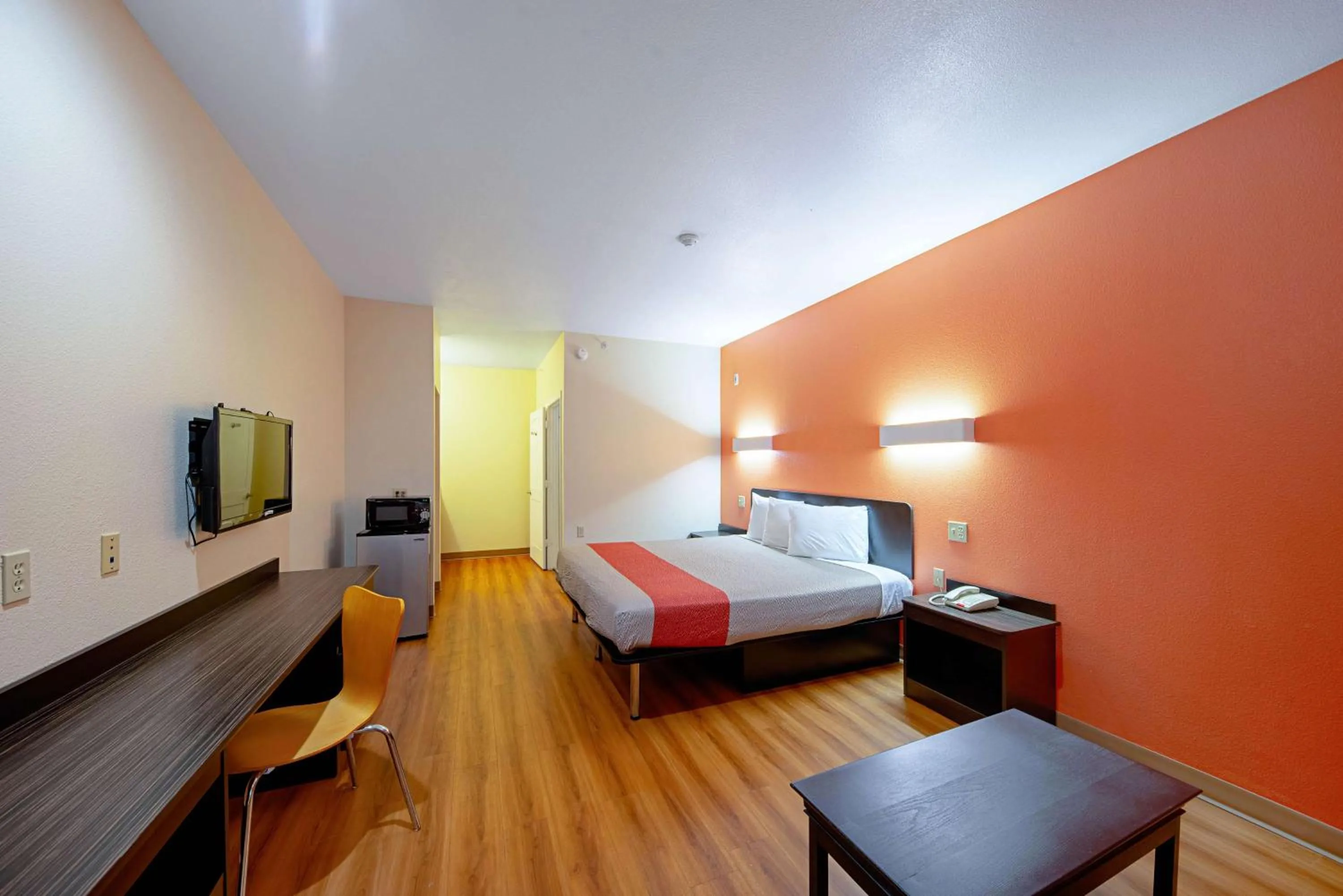 King Room - single occupancy - Disability Access - Non-Smoking in Motel 6-Rhome, TX