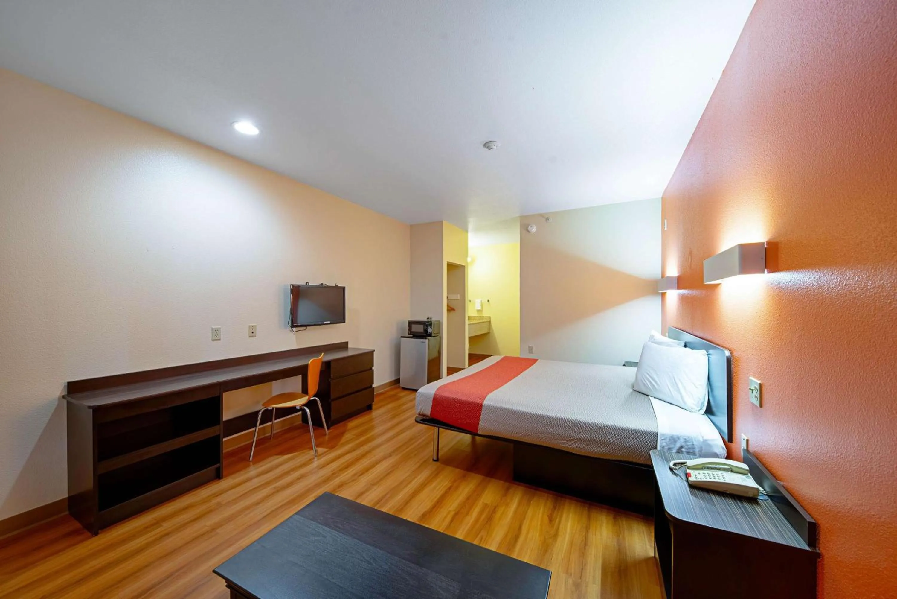 King Room - single occupancy - Smoking  in Motel 6-Rhome, TX