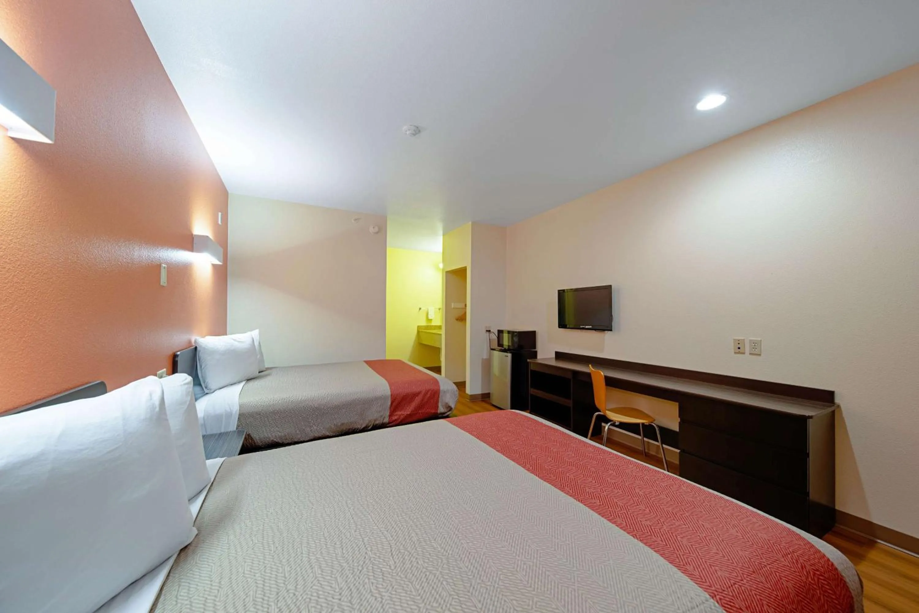 Queen Room with Two Queen Beds - single occupancy - Smoking in Motel 6-Rhome, TX