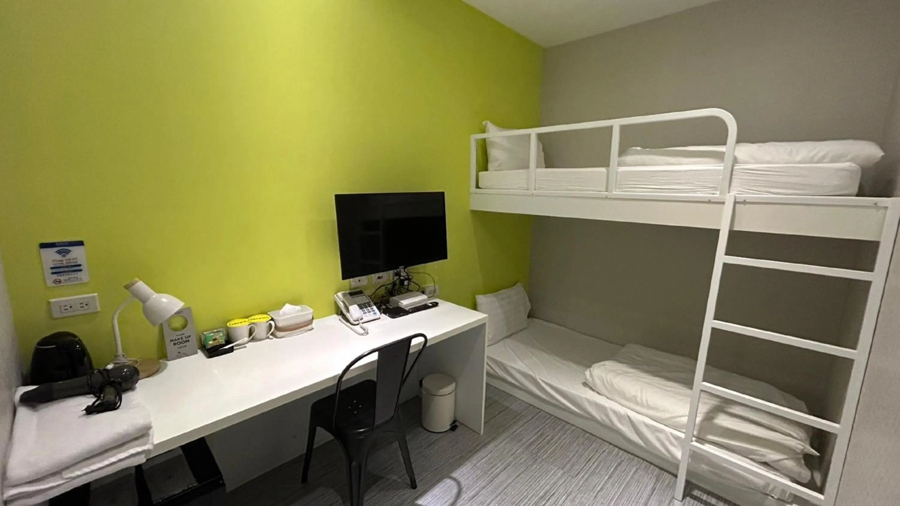 Bunk bed with Share Bathroom in CHECK Inn Express New Taipei Tamsui