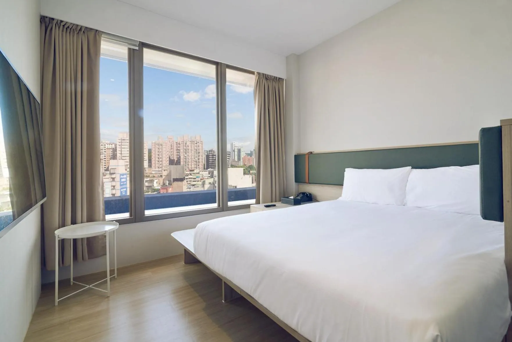 Superior Double Room with City View in CHECK Inn Express New Taipei Tamsui