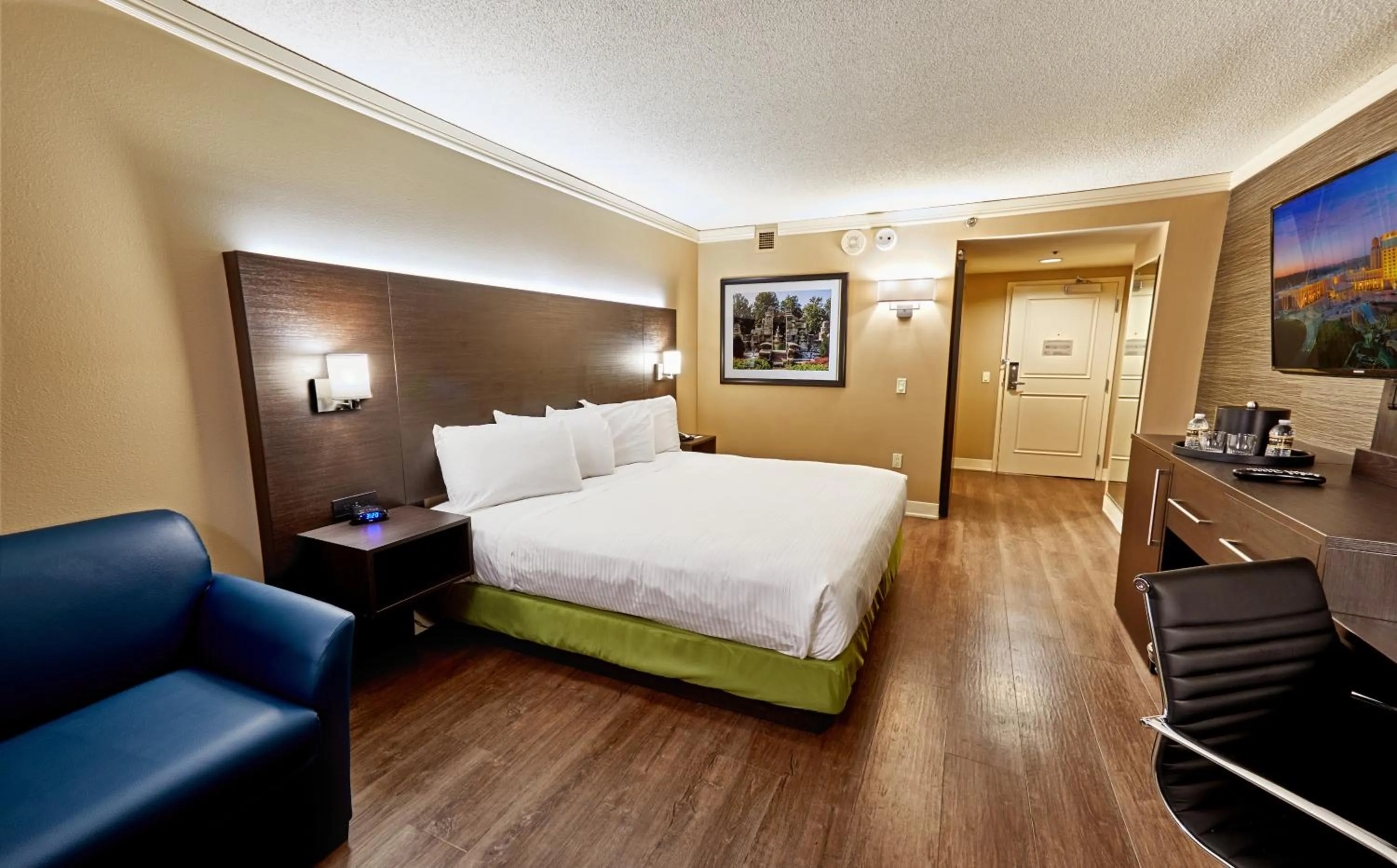 Deluxe King Room - Non-Smoking in Hollywood Casino St. Louis