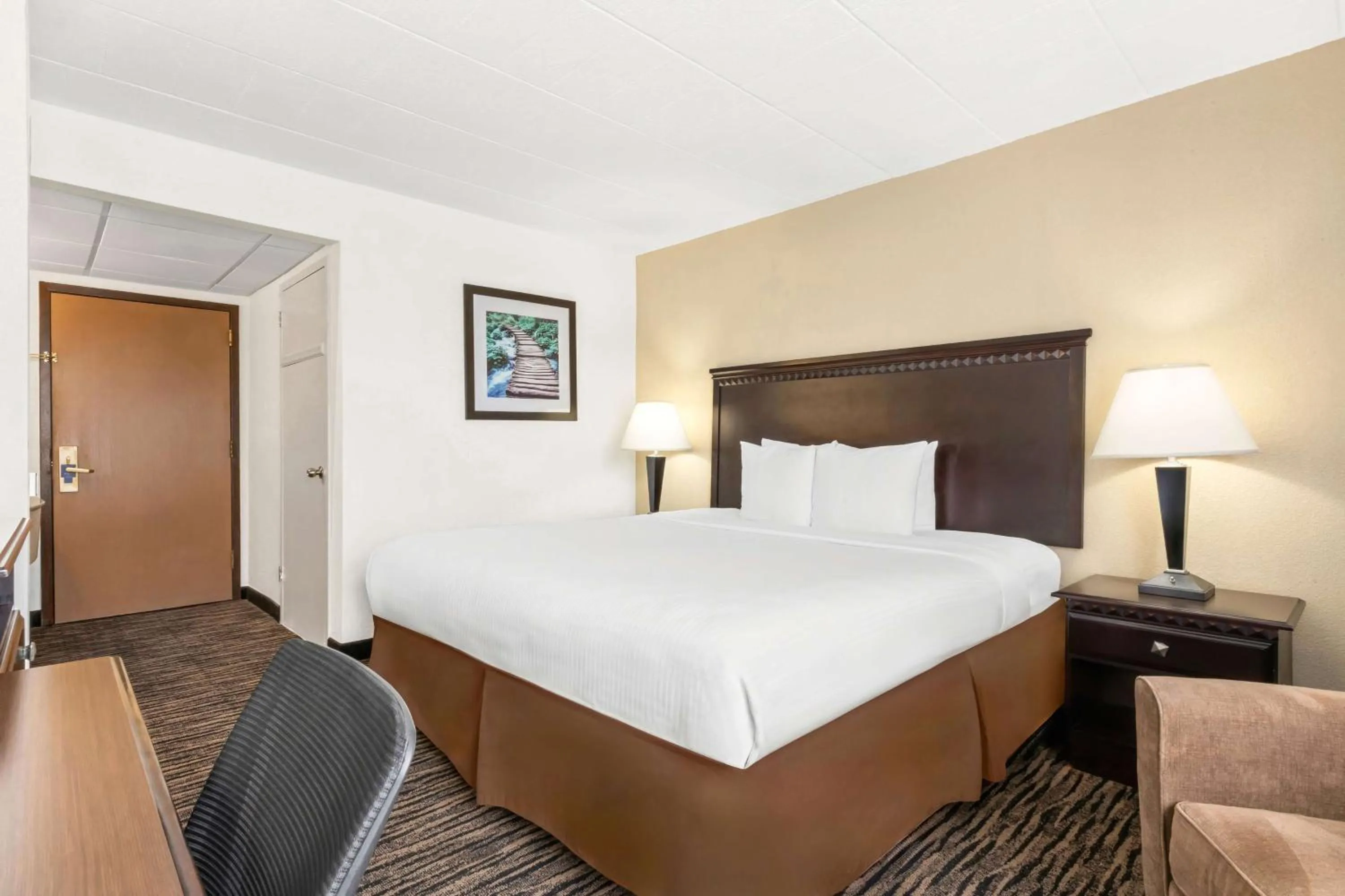 King Room in Best Western Hazlet Inn