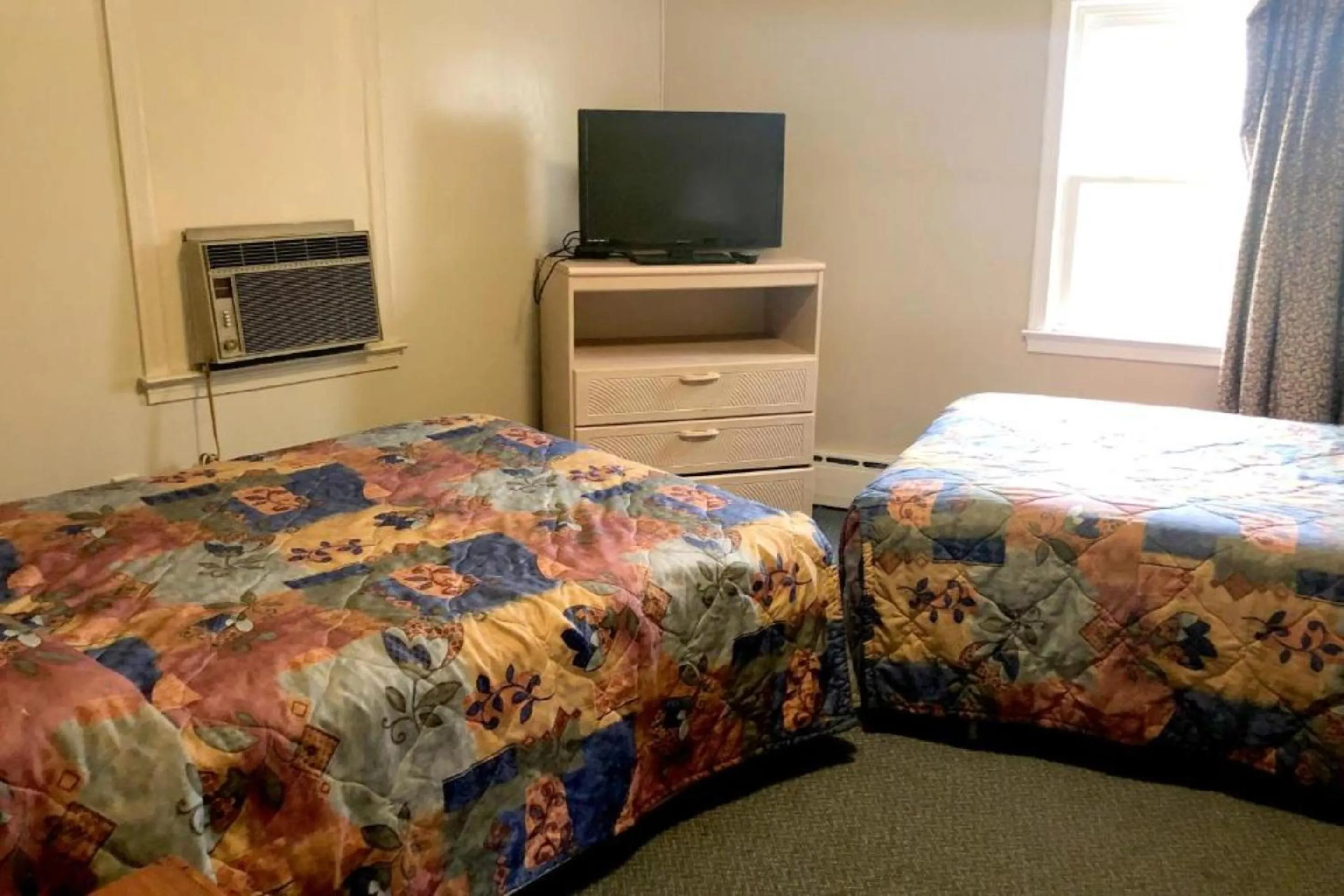 3 Bedroom Suite in OYO Hotel Starlite Seneca Falls