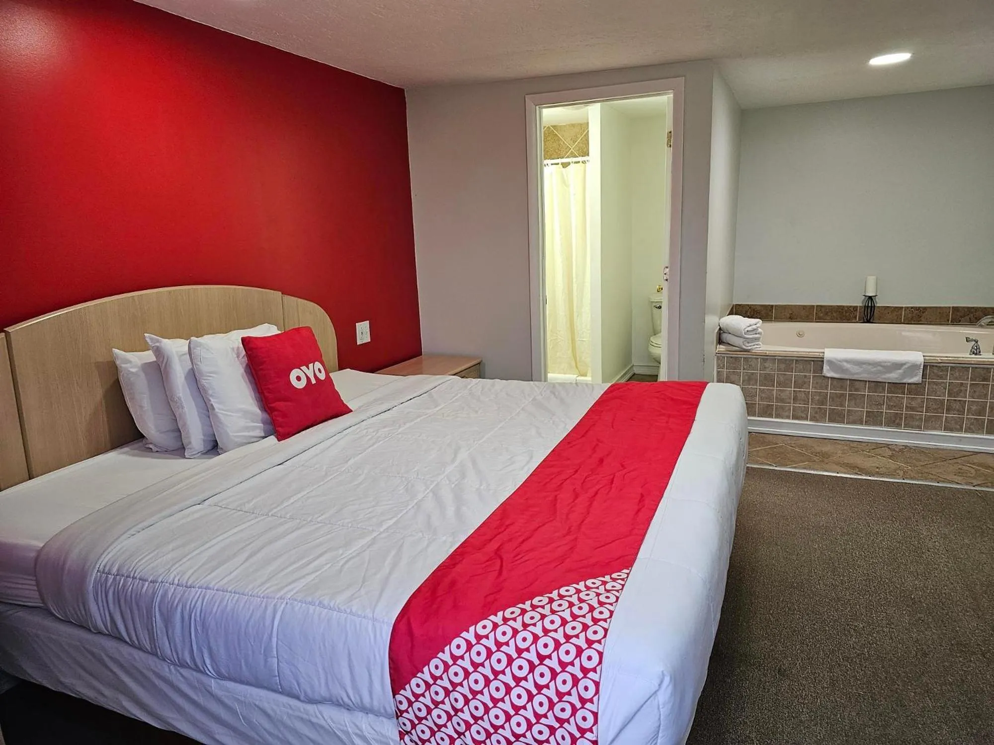 Premium King Room with Jetted Tub in OYO Hotel Starlite Seneca Falls