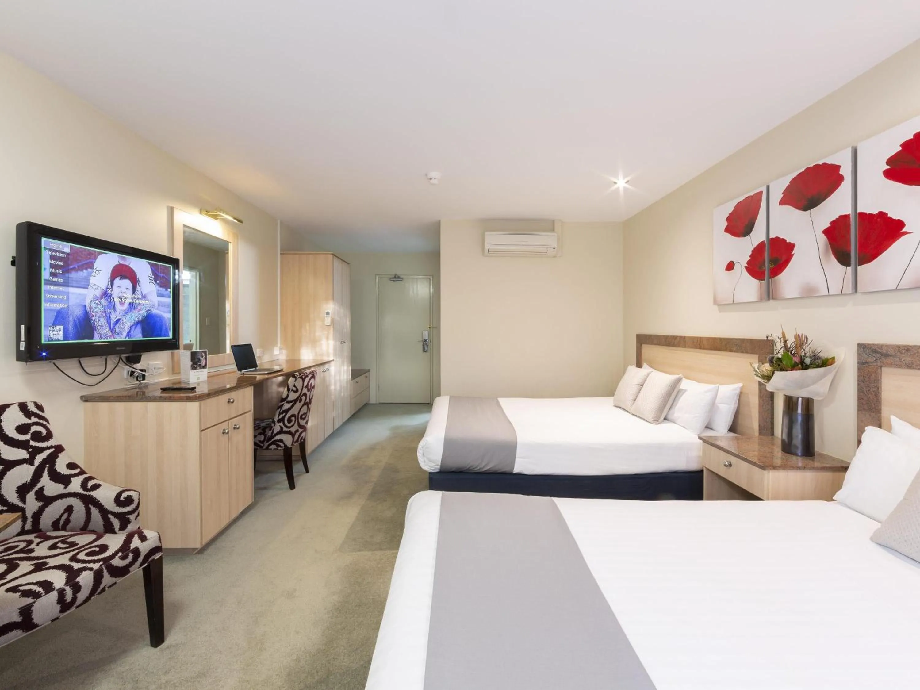 Superior Queen Room with Two Queen Beds in ibis Styles Canberra