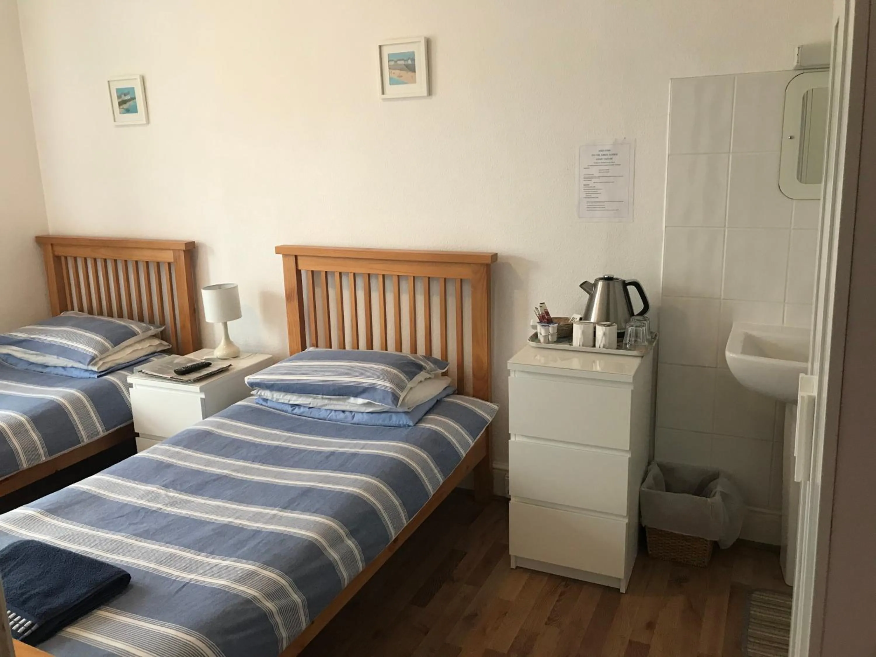 Twin Room in Abbey Lodge Guest House