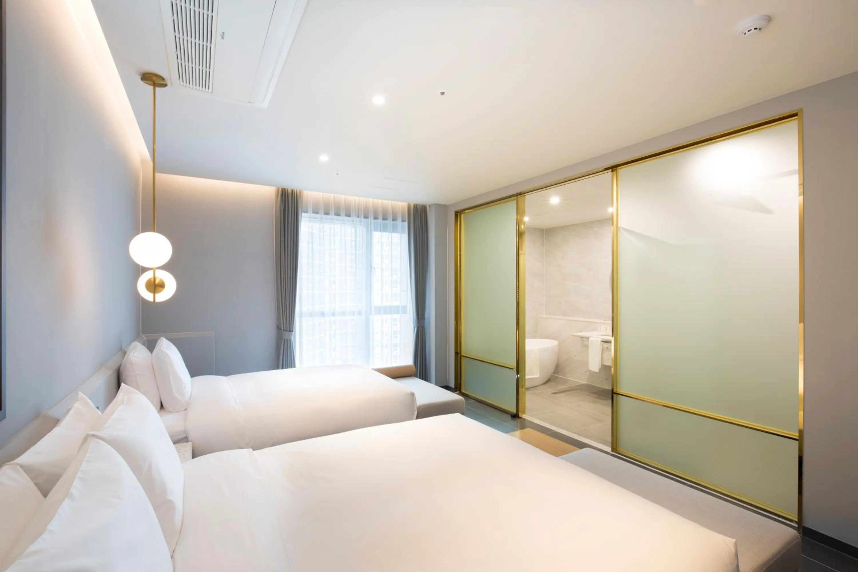 Deluxe Twin Room with City View in Nampo Hound Hotel Premier