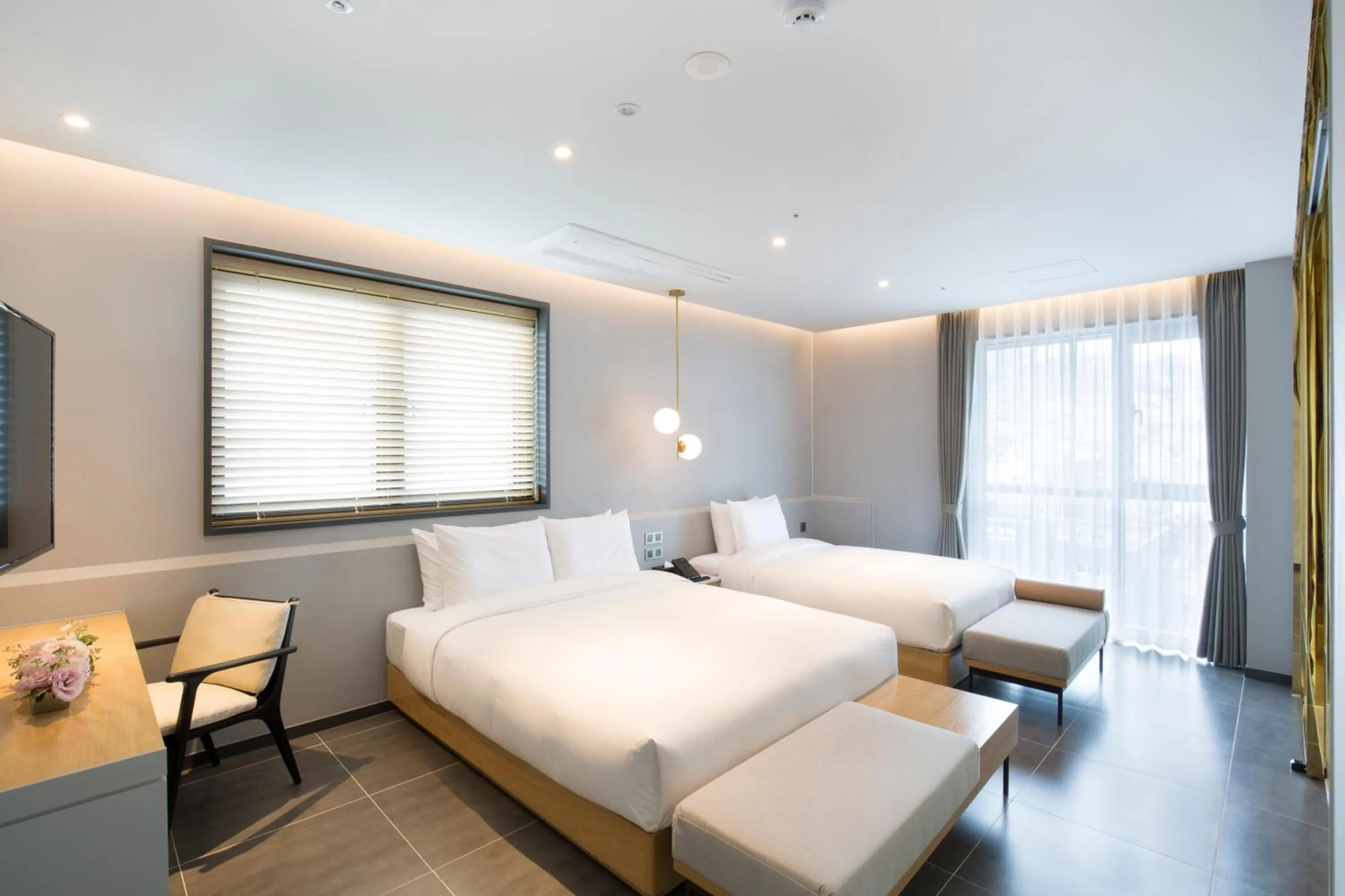 Deluxe Twin Room with No View in Nampo Hound Hotel Premier