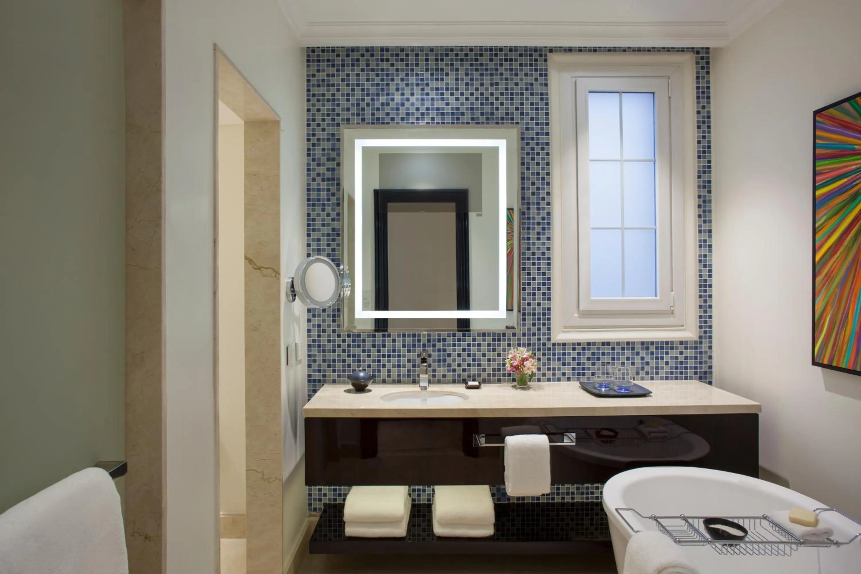 E-Lounge Room king bed in Four Seasons Hotel Buenos Aires