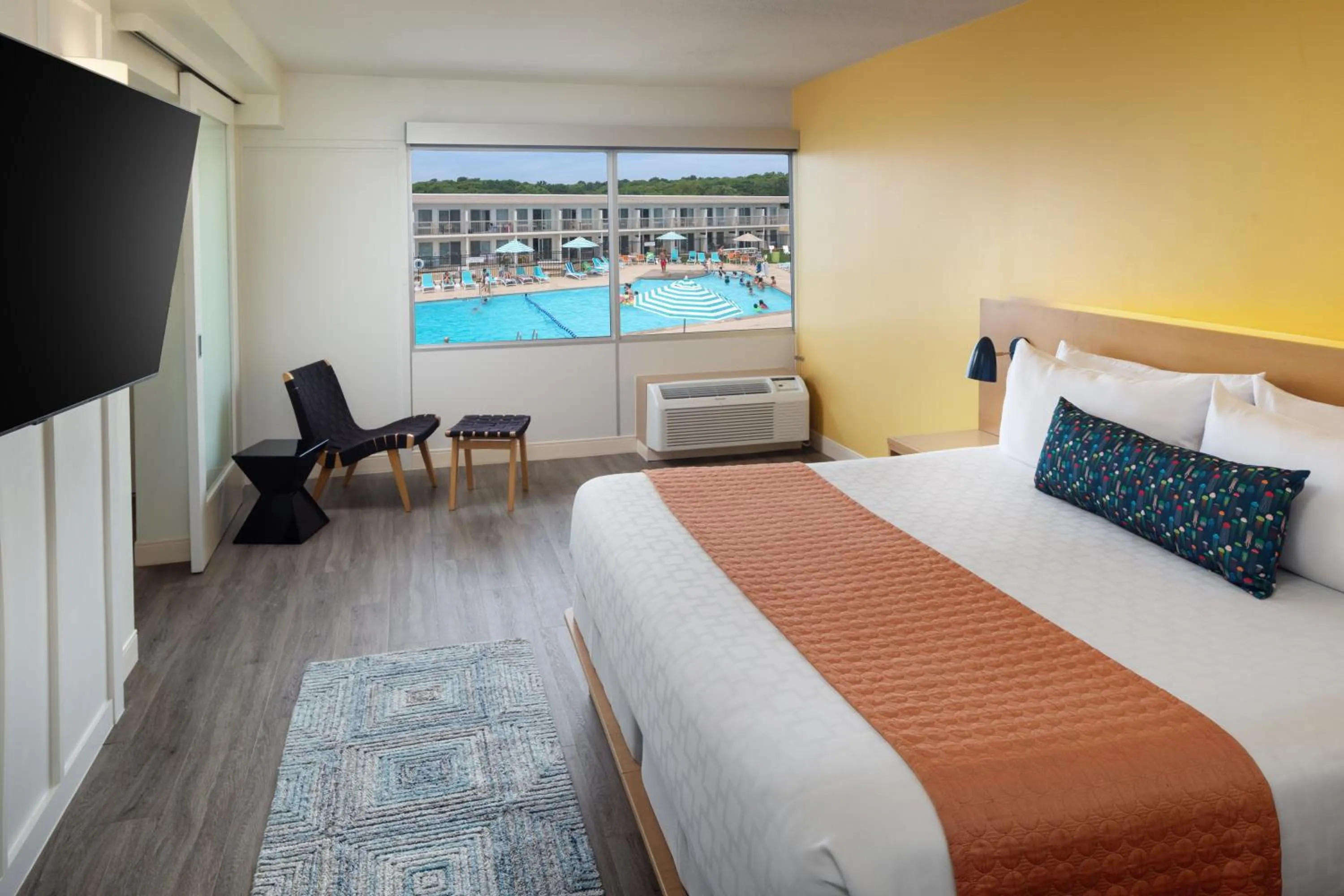 Courtyard King Suite with Patio in Harbor Hotel Provincetown