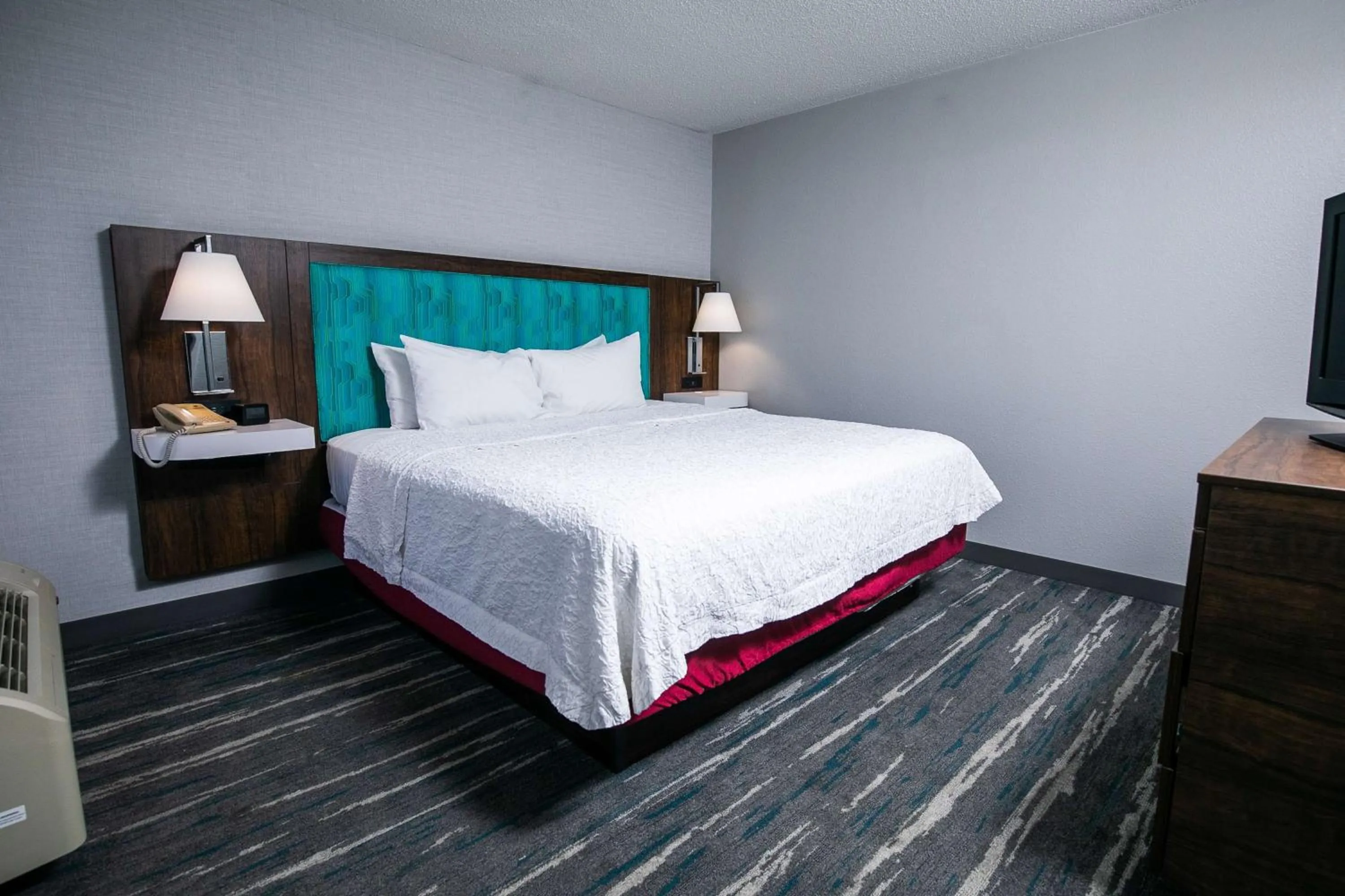 One-Bedroom King Suite with Sofa Bed - Non-Smoking in Hampton Inn Pickwick Dam-At Shiloh Falls