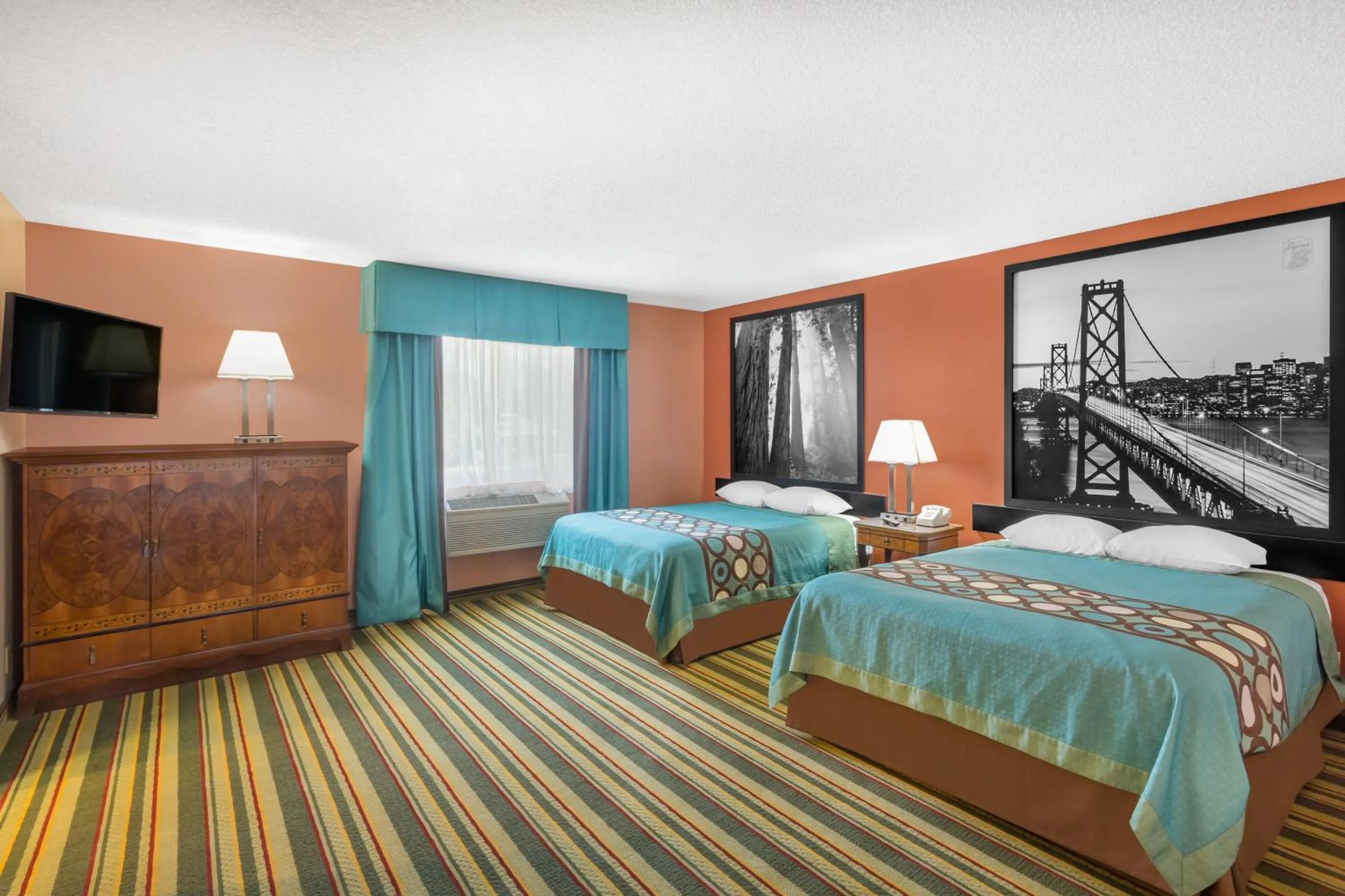 Queen Room with Two Queen Beds - Non-Smoking in Super 8 by Wyndham Chico
