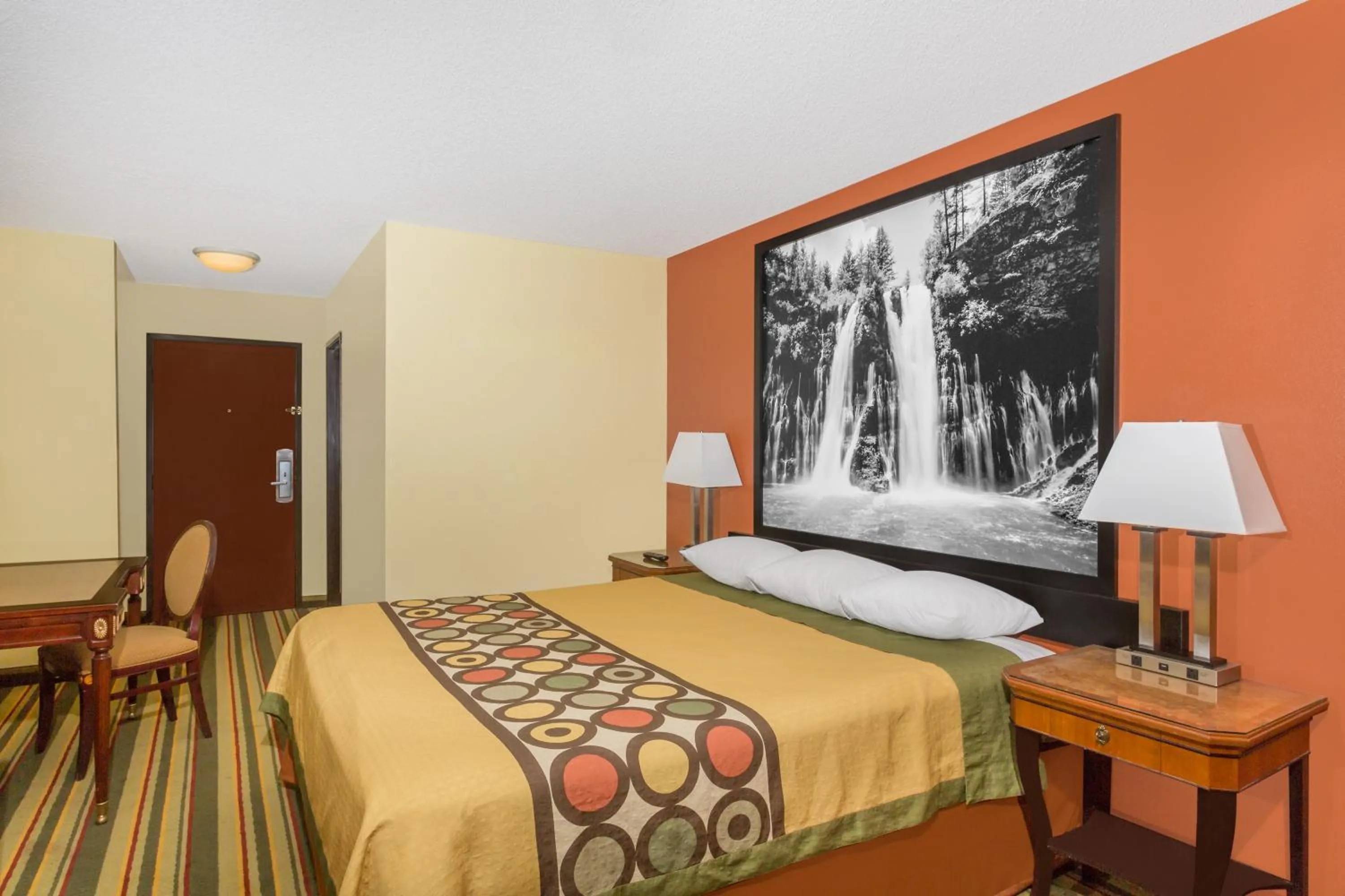 King Room - Non-Smoking in Super 8 by Wyndham Chico