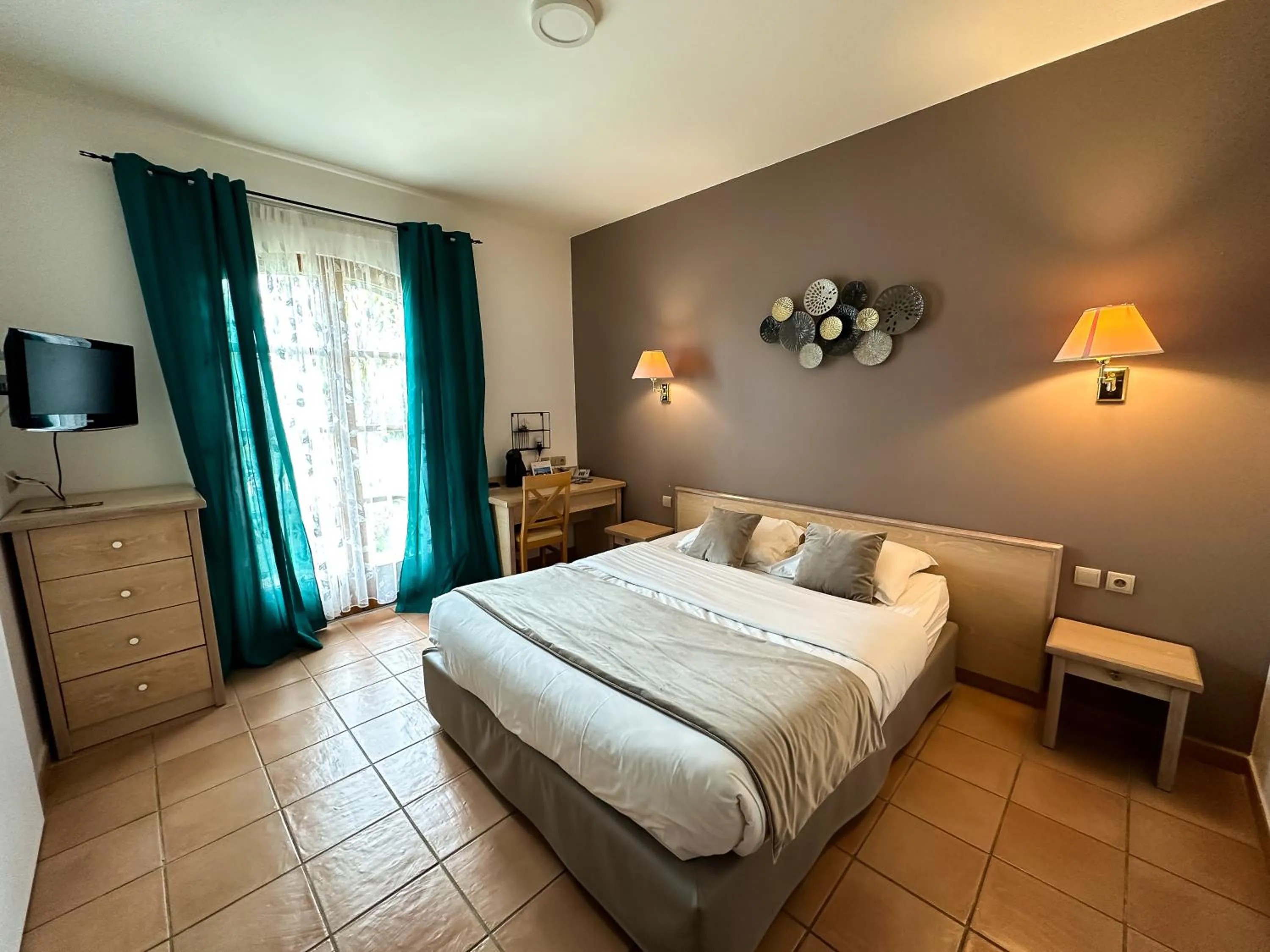 Double Room with Terrace - single occupancy in Hôtel et Restaurant Logis Le Mas de Mon Père