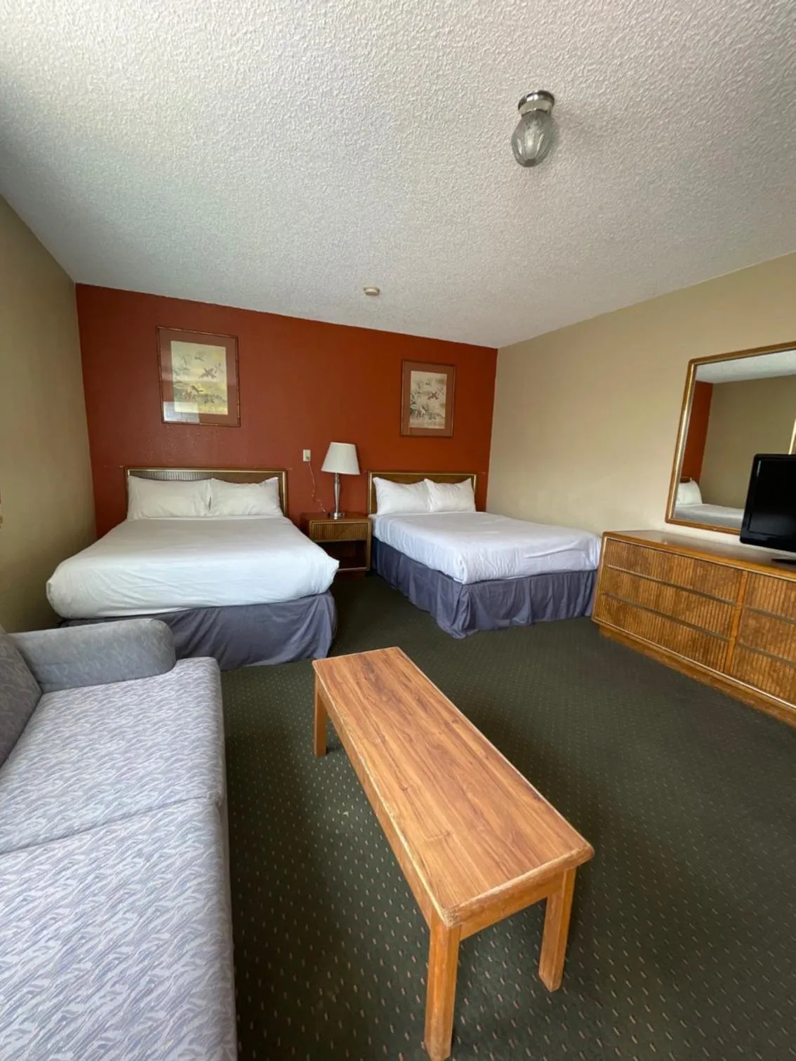 Queen Room with Two Queen Beds, Mobility Access and Bathtub with Grab Bars, Non-Smoking in Howard Johnson by Wyndham Ridgecrest, CA