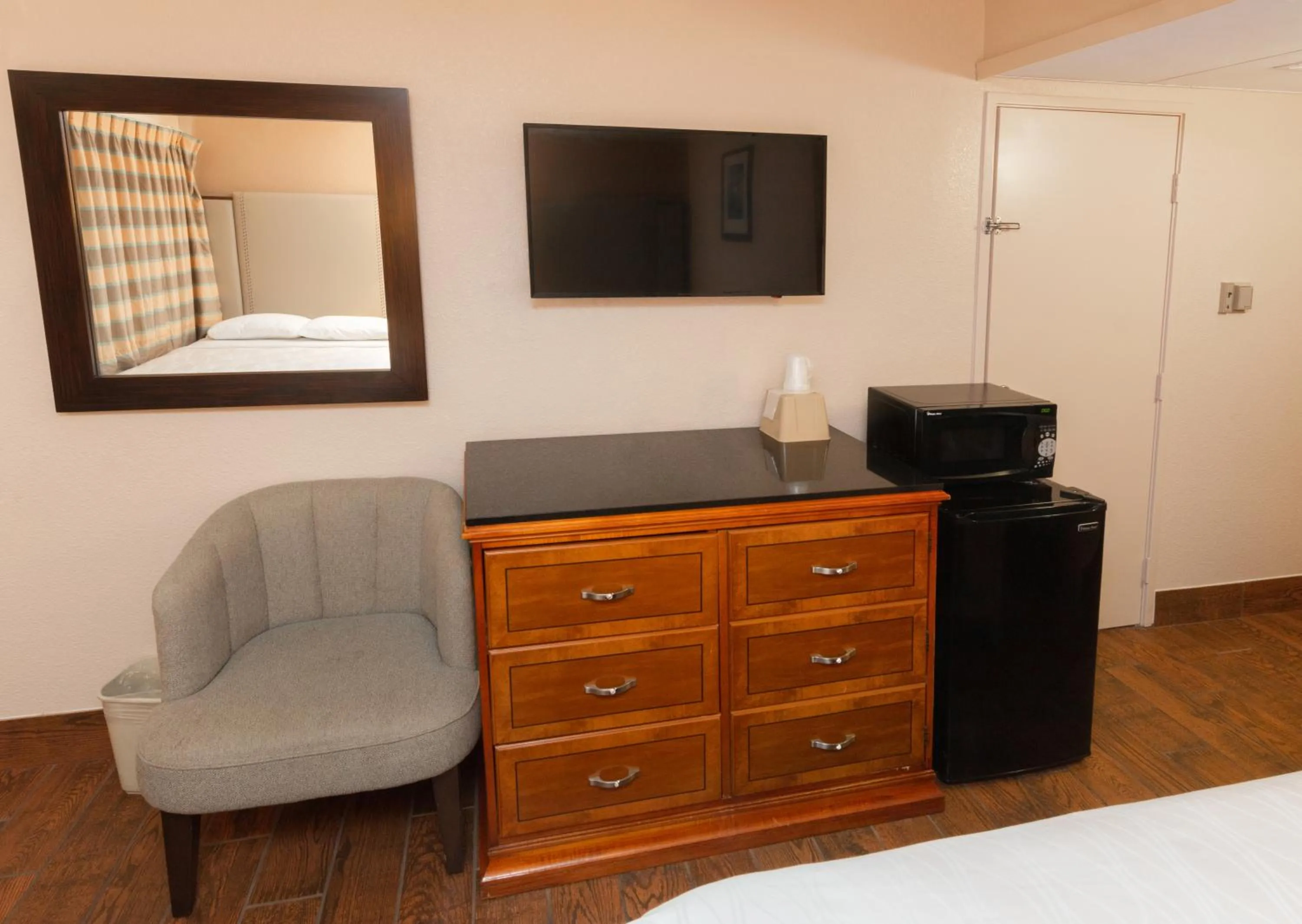 Full Size Two Bed Suite Nonsmoking in Budgetel Inn & Suites