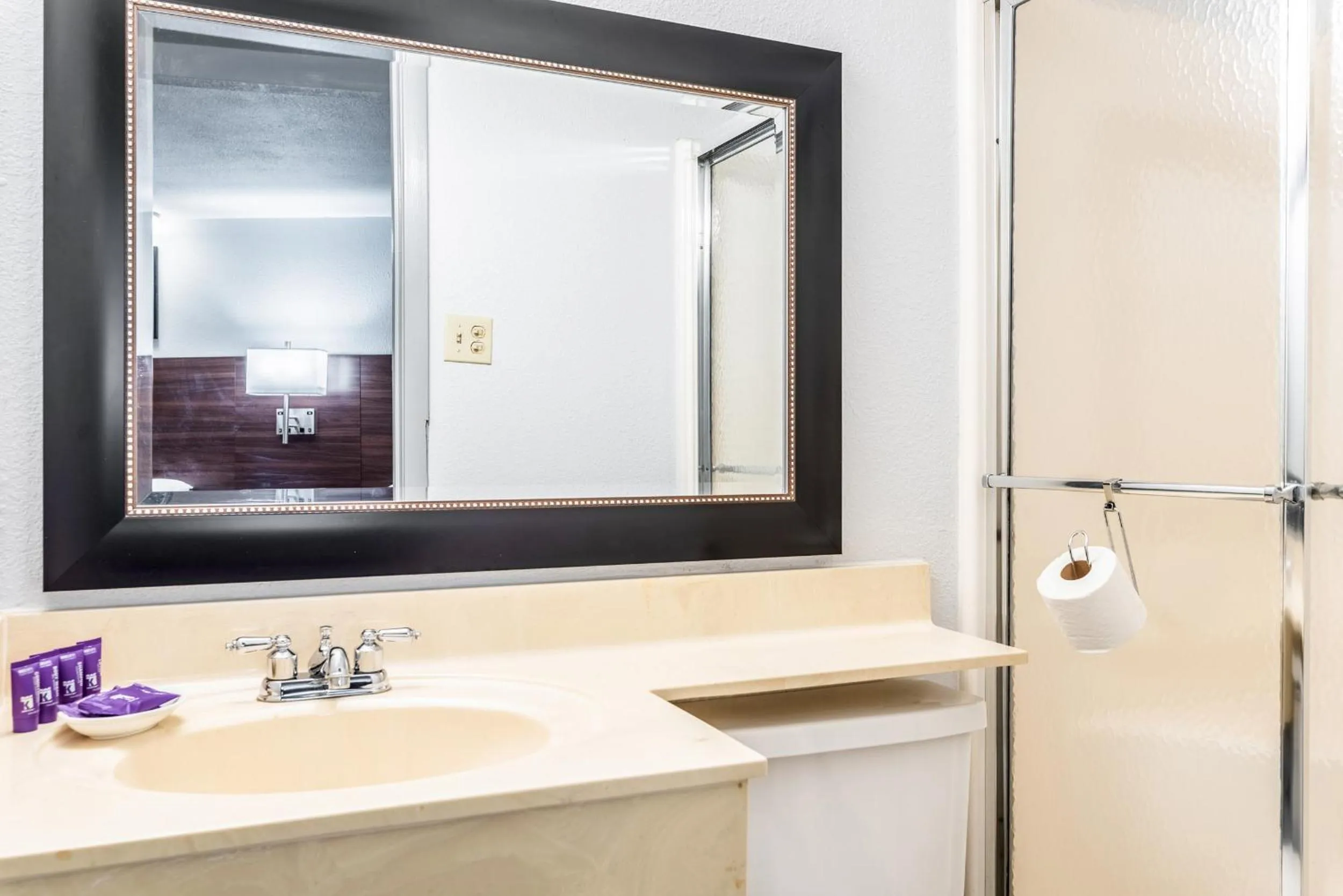 Standard Queen Room - Disability Access - Non-Smoking in Americas Best Value Inn Searcy