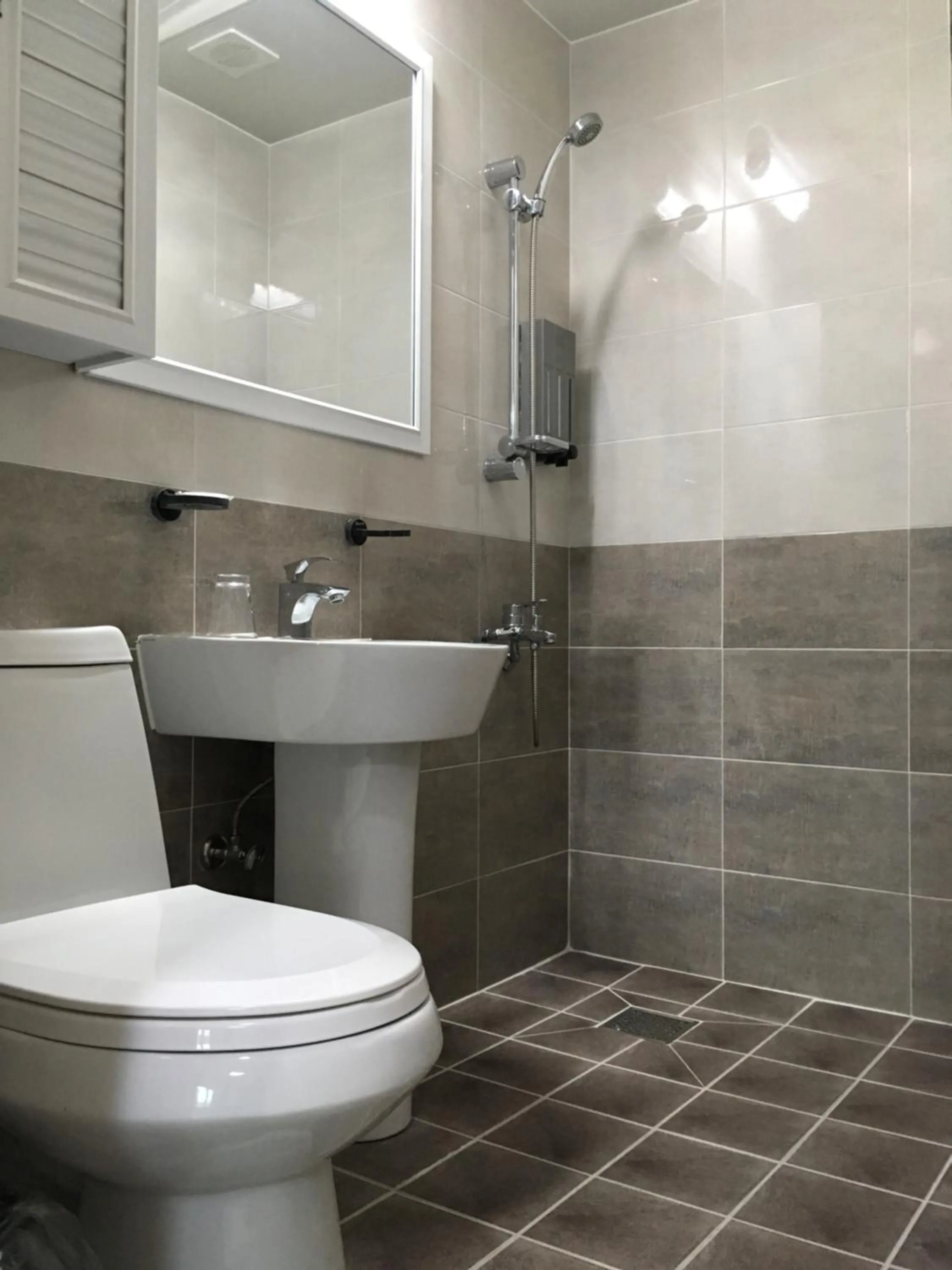 Suite in Hotel Joy near Camp Humphres