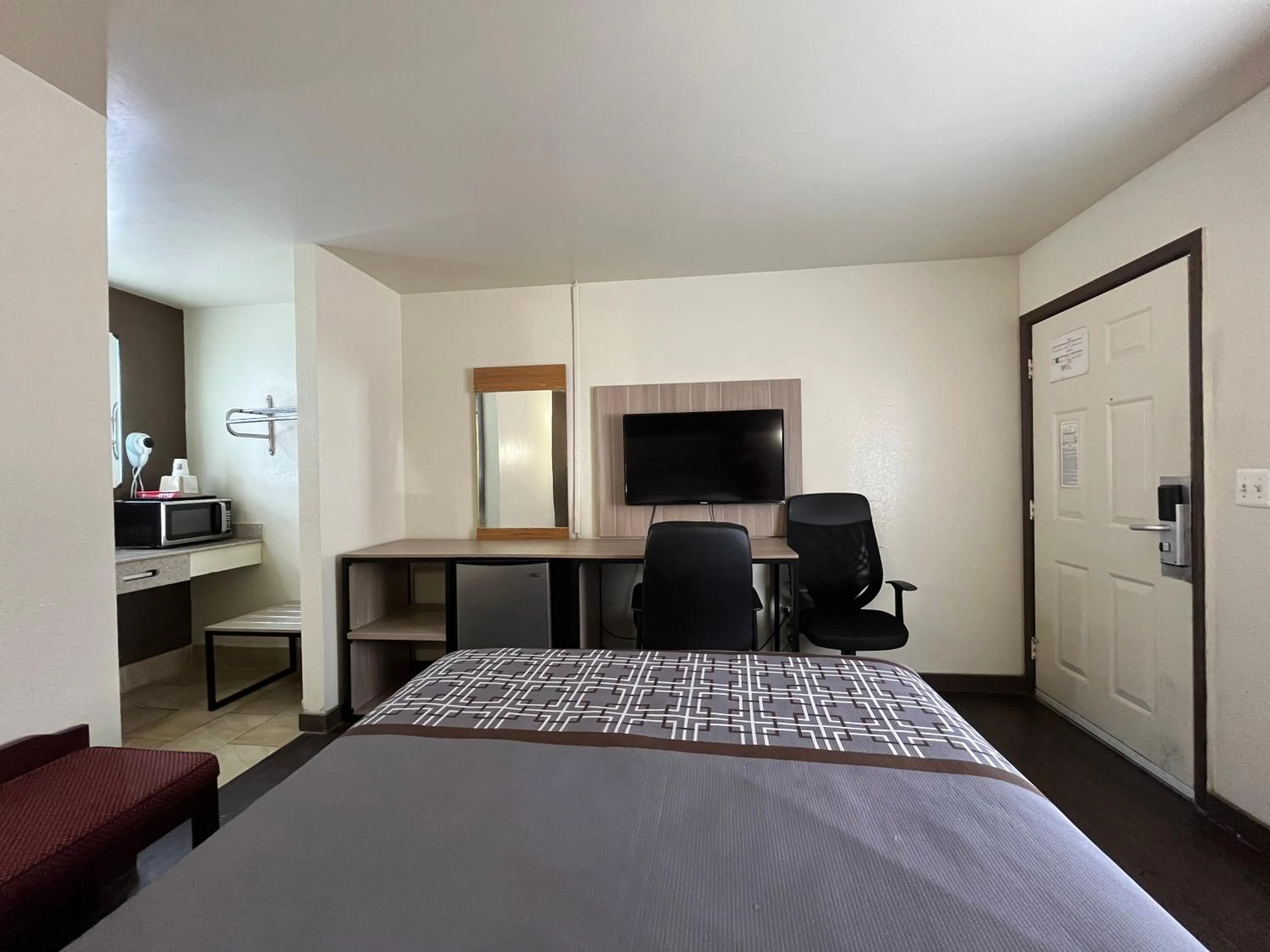 Standard Queen Room in Budget Inn By OYO Nassawadox Hwy 13