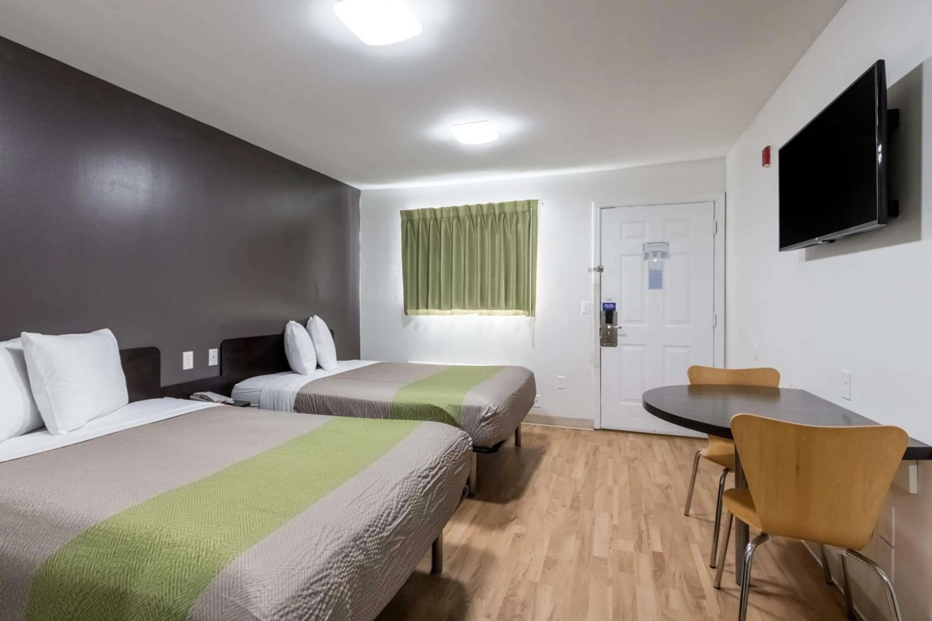 Quadruple Room - Disability Access in Studio 6-Savannah, GA