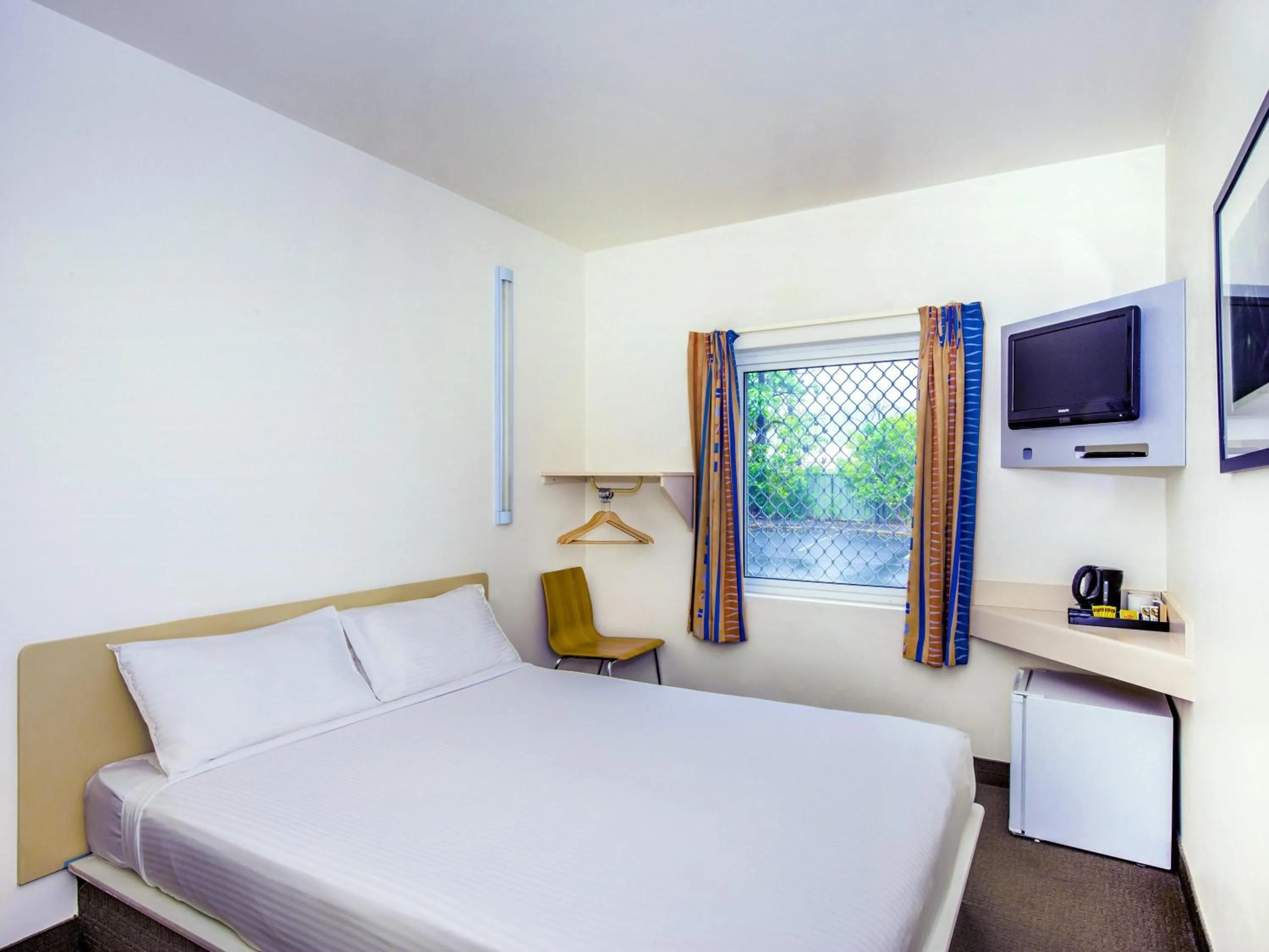 Standard Queen Room in ibis Budget Coffs Harbour